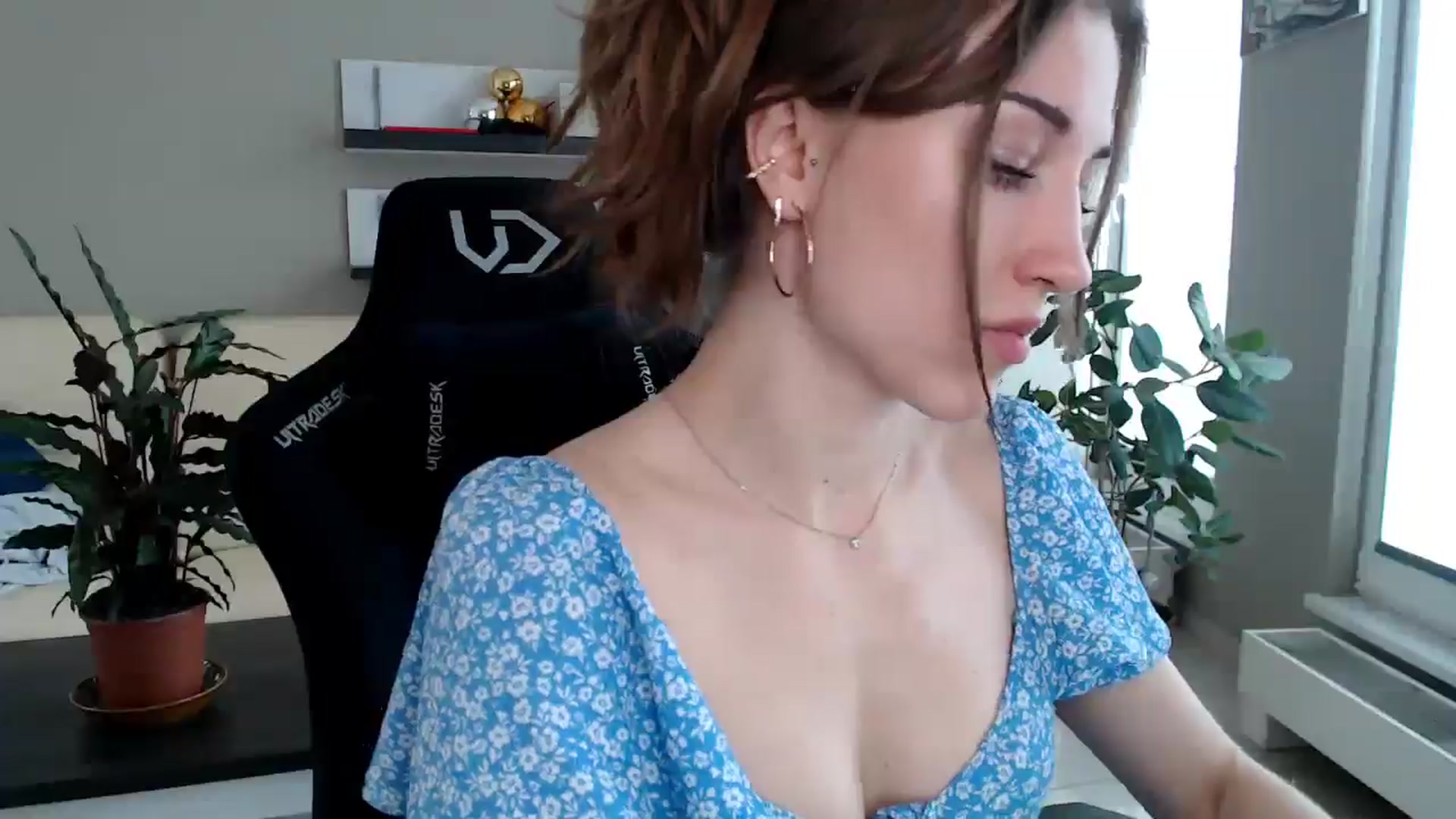 Gallery image thumbnail from GalaxyAnisia's myfreecams stream on, 04/09/2025, 14:09 image 15 of 20