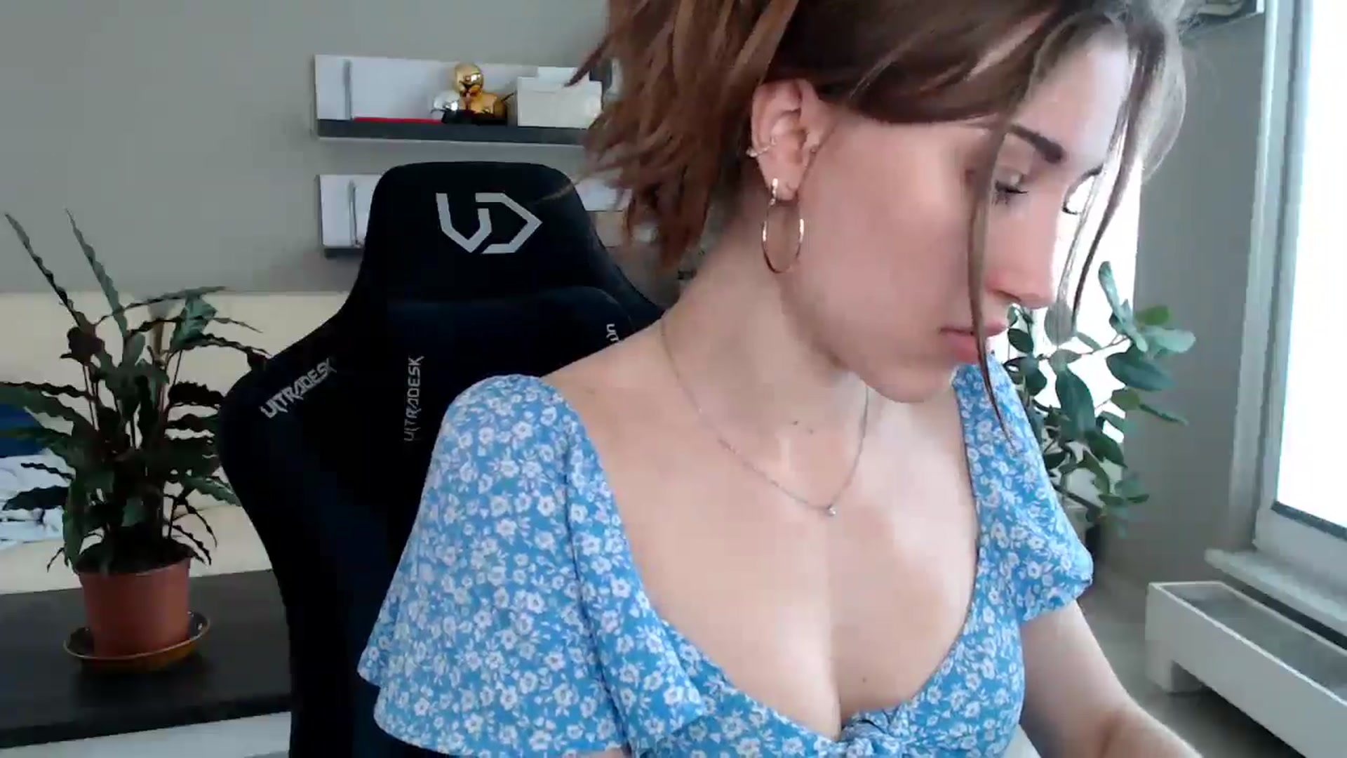 Gallery image thumbnail from GalaxyAnisia's myfreecams stream on, 04/09/2025, 14:09 image 6 of 20