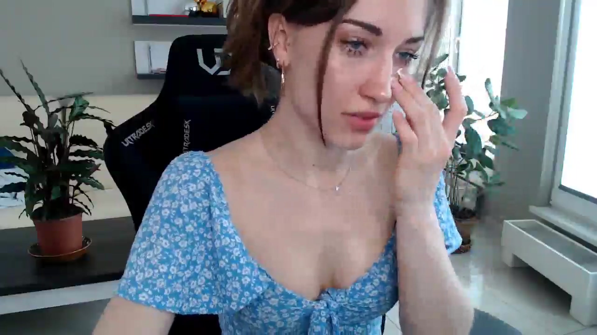 Gallery image thumbnail from GalaxyAnisia's myfreecams stream on, 04/09/2025, 14:09 image 2 of 20