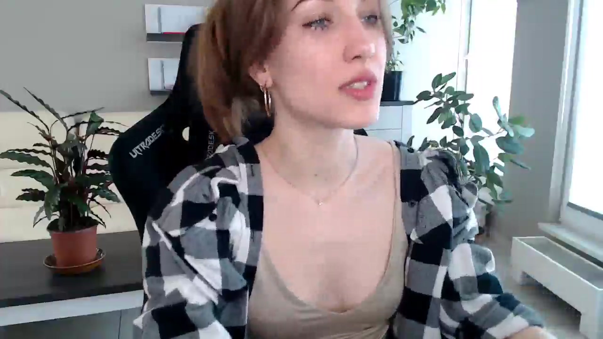 Gallery image thumbnail from GalaxyAnisia's myfreecams stream on, 04/10/2025, 12:56 image 3 of 20