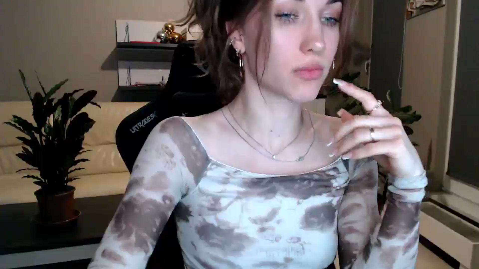 Gallery image thumbnail from GalaxyAnisia's myfreecams stream on, 04/12/2025, 22:51 image 6 of 20