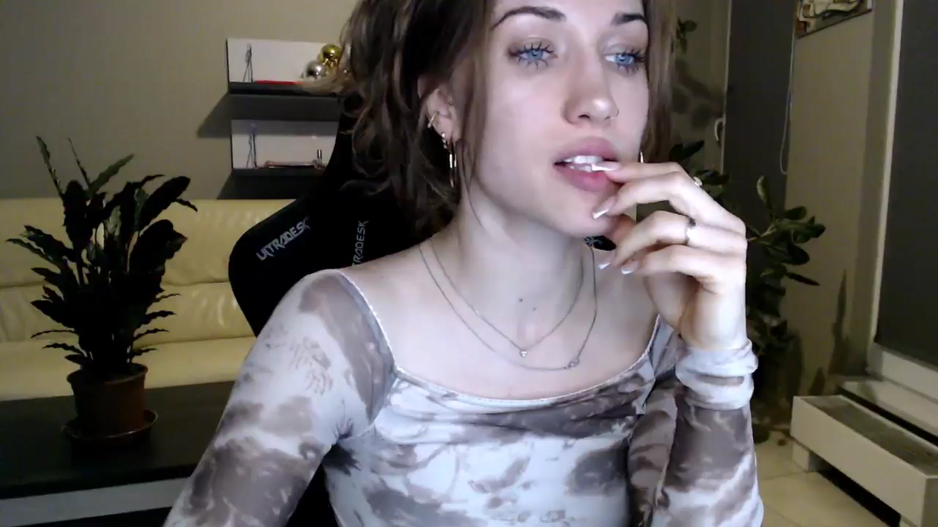 Gallery image thumbnail from GalaxyAnisia's myfreecams stream on, 04/12/2025, 22:51 image 4 of 20