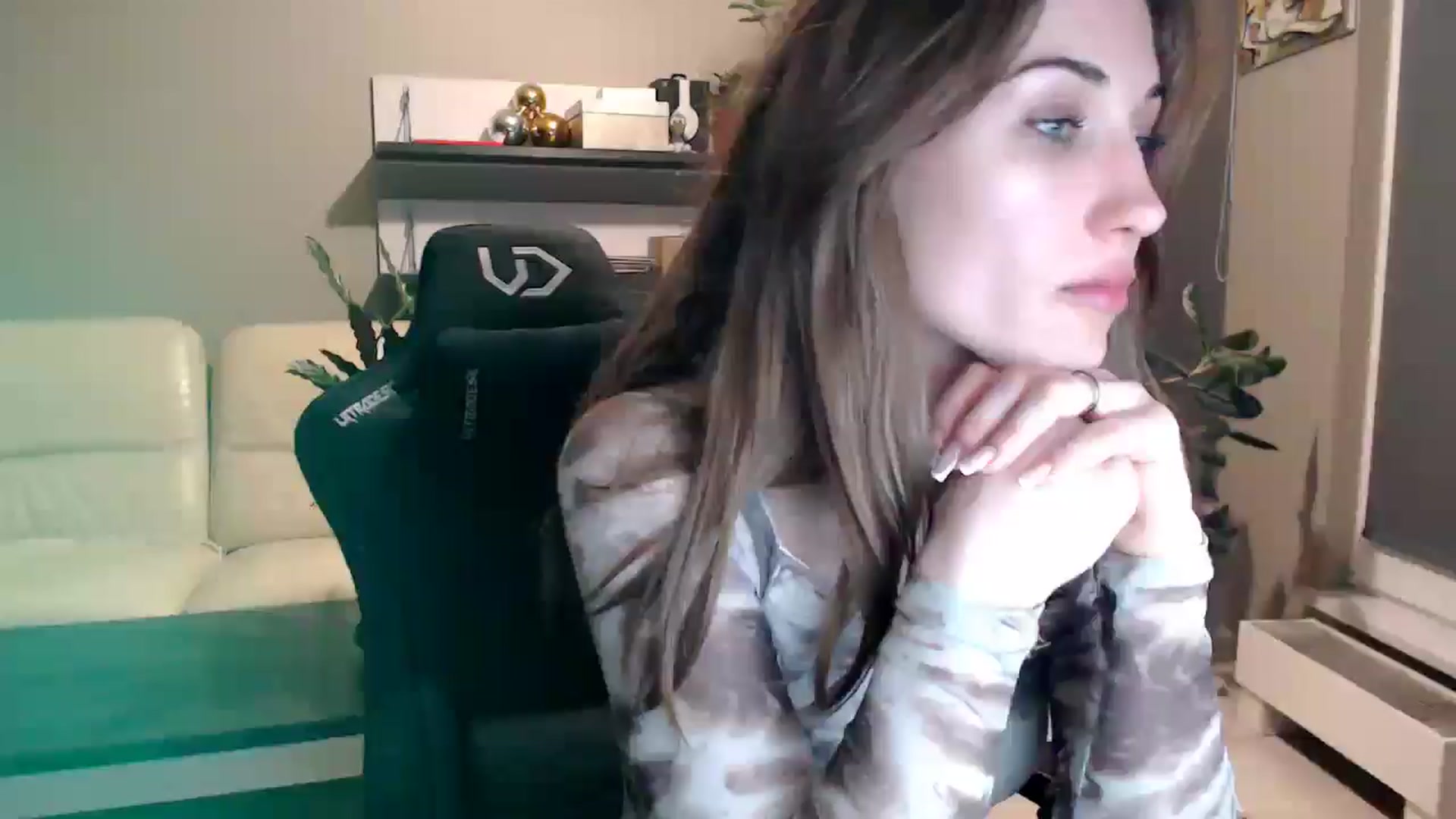 Gallery image thumbnail from GalaxyAnisia's myfreecams stream on, 04/13/2025, 24:16 image 16 of 20