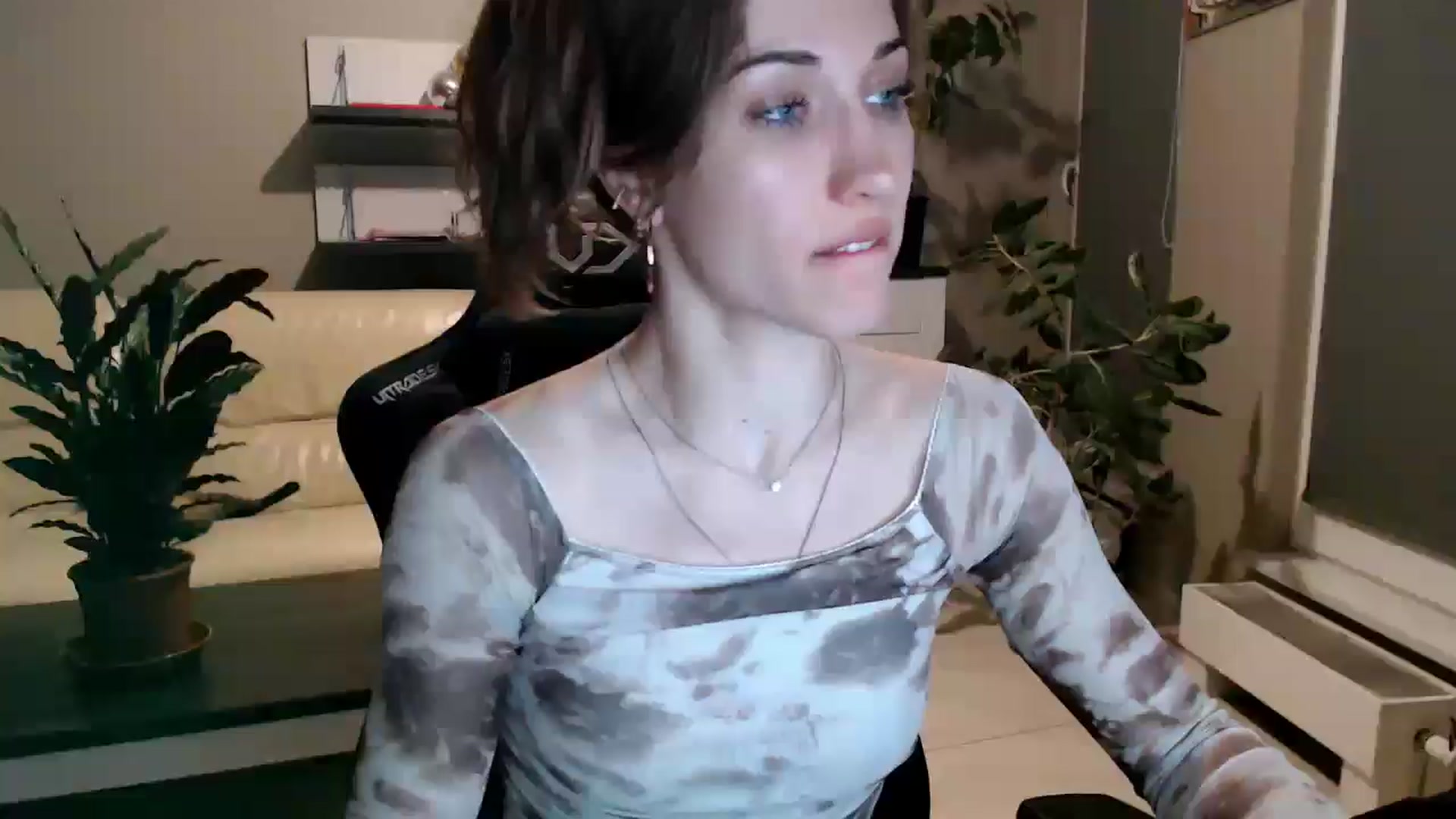 Gallery image thumbnail from GalaxyAnisia's myfreecams stream on, 04/13/2025, 24:16 image 1 of 20