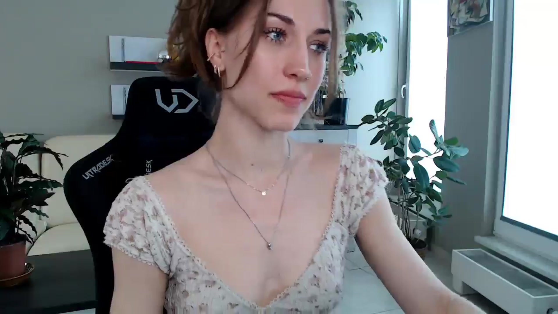 Gallery image thumbnail from GalaxyAnisia's myfreecams stream on, 04/14/2025, 12:47 image 5 of 20