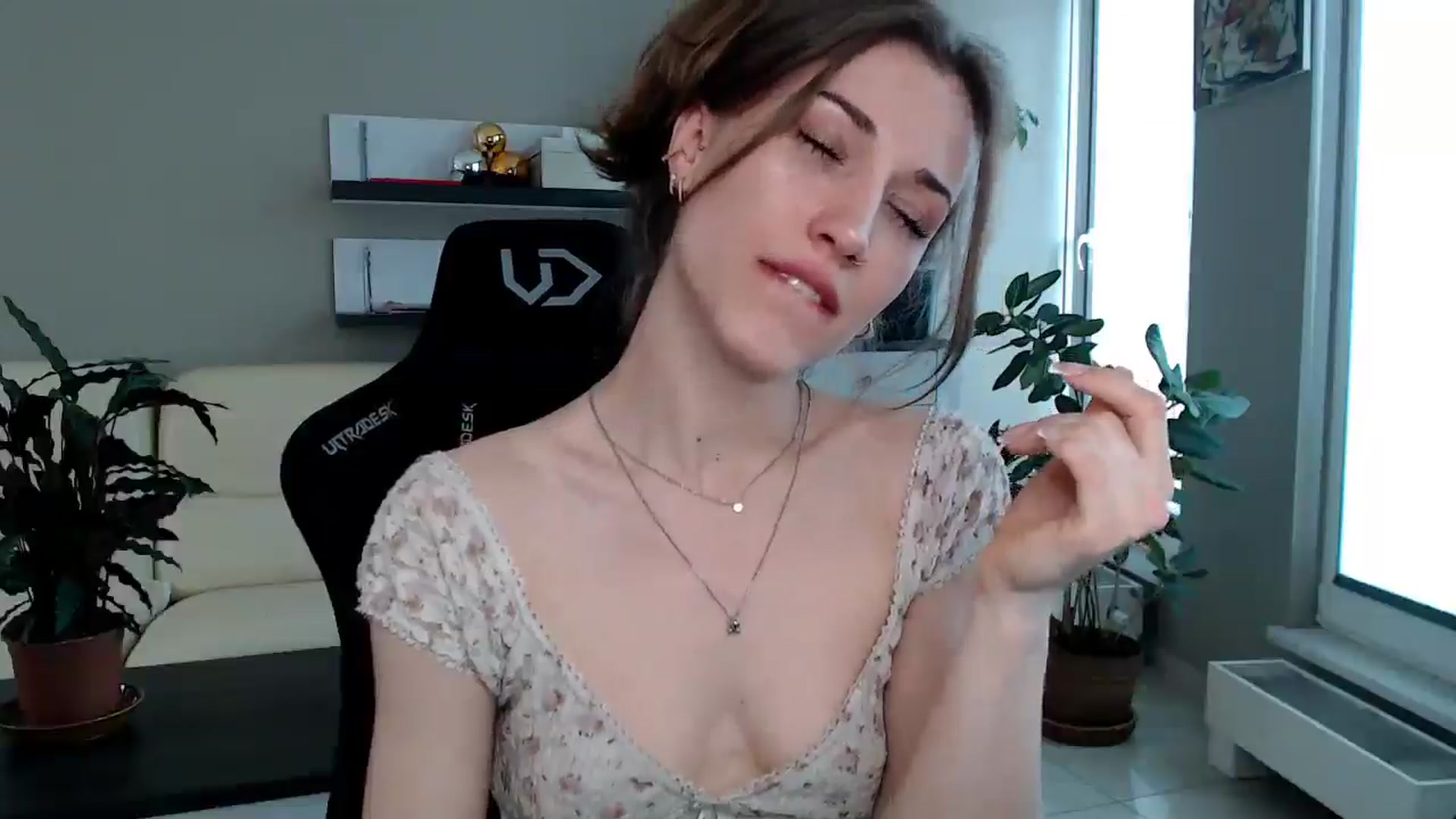 Gallery image thumbnail from GalaxyAnisia's myfreecams stream on, 04/14/2025, 13:36 image 15 of 20
