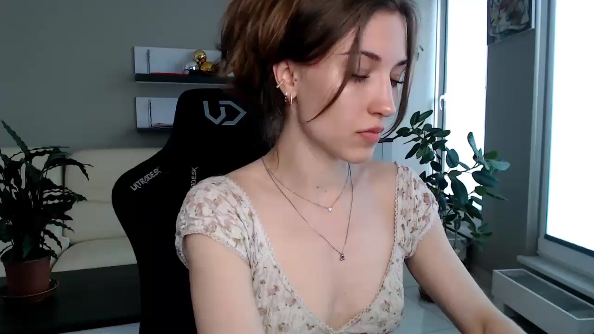 Gallery image thumbnail from GalaxyAnisia's myfreecams stream on, 04/14/2025, 13:36 image 17 of 20
