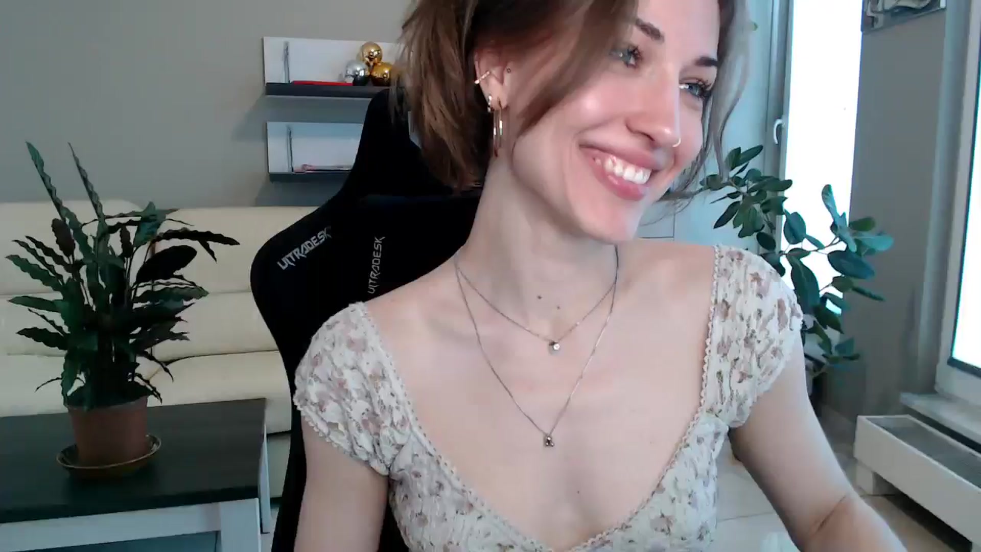 Gallery image thumbnail from GalaxyAnisia's myfreecams stream on, 04/16/2025, 14:04 image 6 of 20