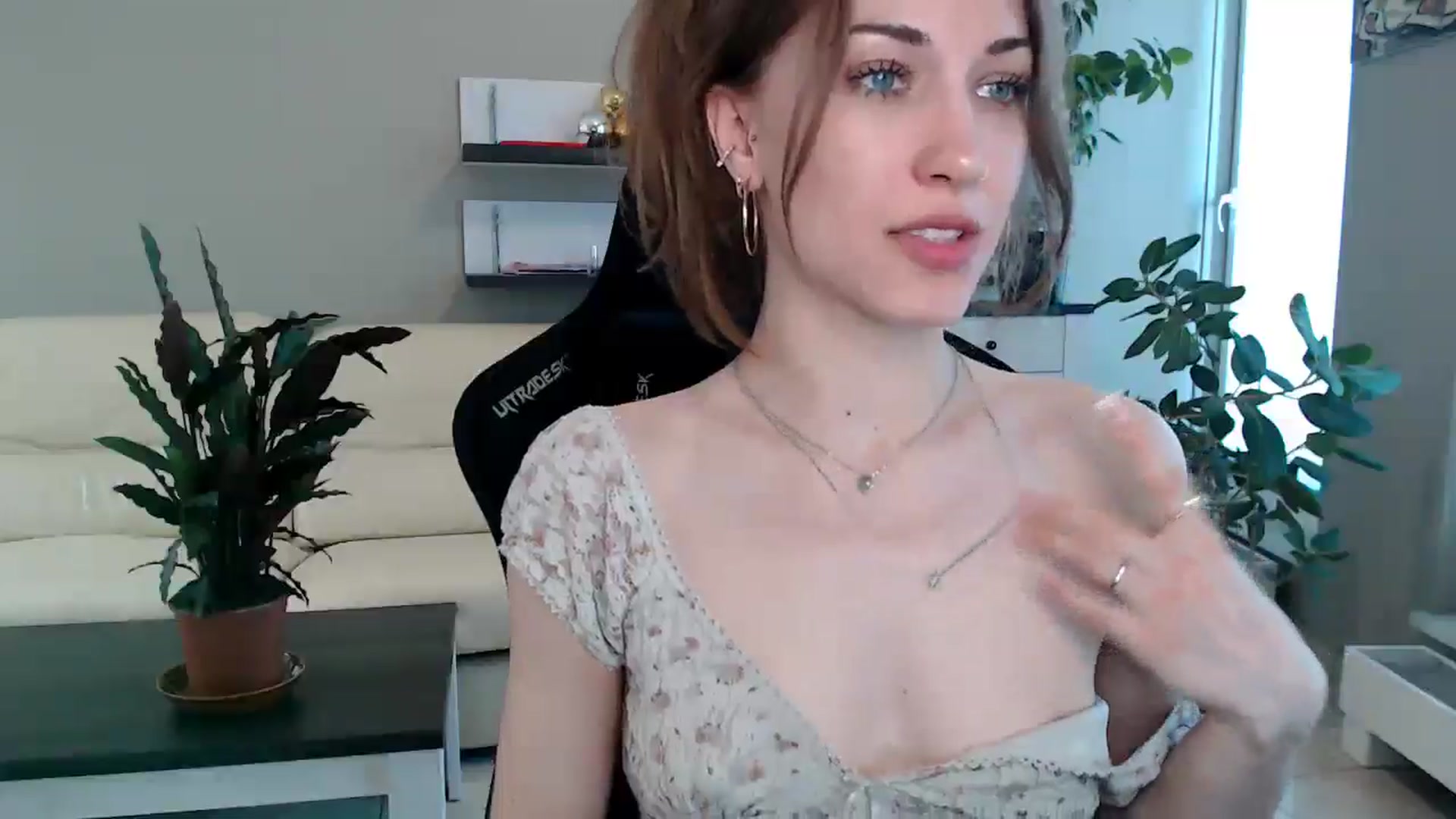 Gallery image thumbnail from GalaxyAnisia's myfreecams stream on, 04/16/2025, 14:04 image 19 of 20
