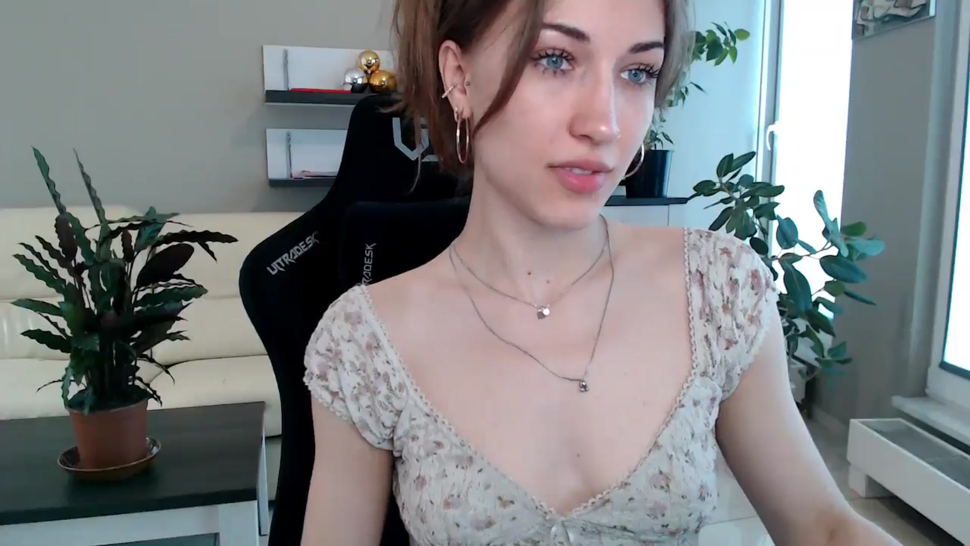 Gallery image thumbnail from GalaxyAnisia's myfreecams stream on, 04/16/2025, 14:04 image 10 of 20