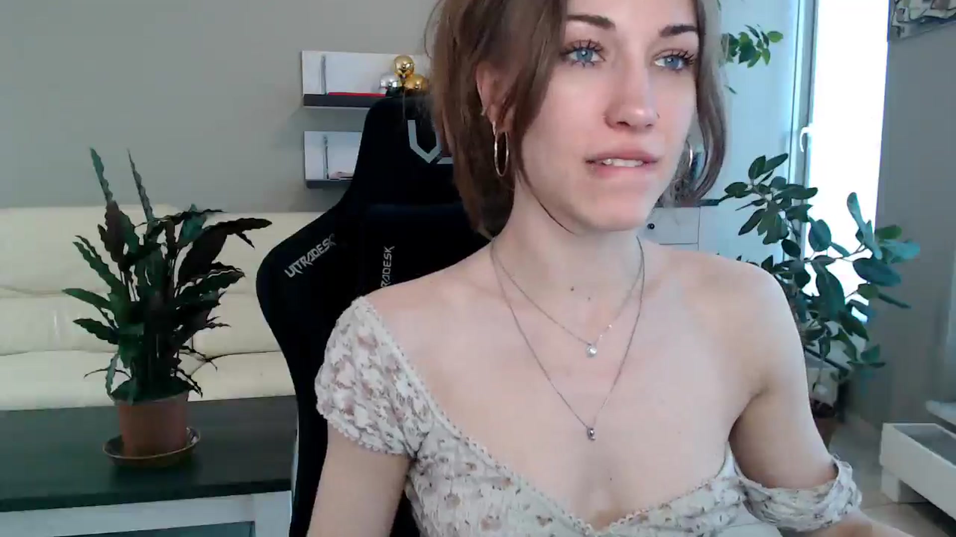 Gallery image thumbnail from GalaxyAnisia's myfreecams stream on, 04/16/2025, 14:04 image 17 of 20