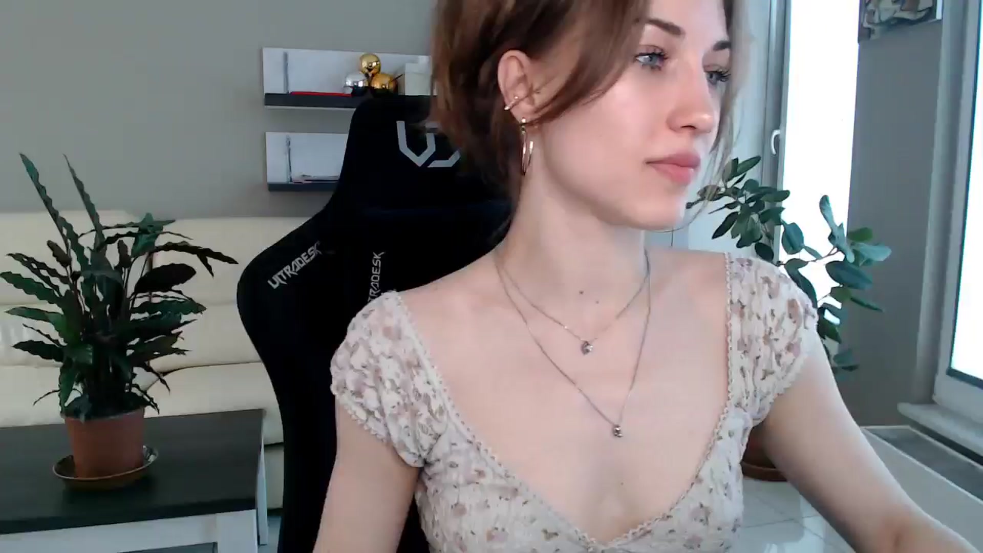Gallery image thumbnail from GalaxyAnisia's myfreecams stream on, 04/16/2025, 14:04 image 1 of 20