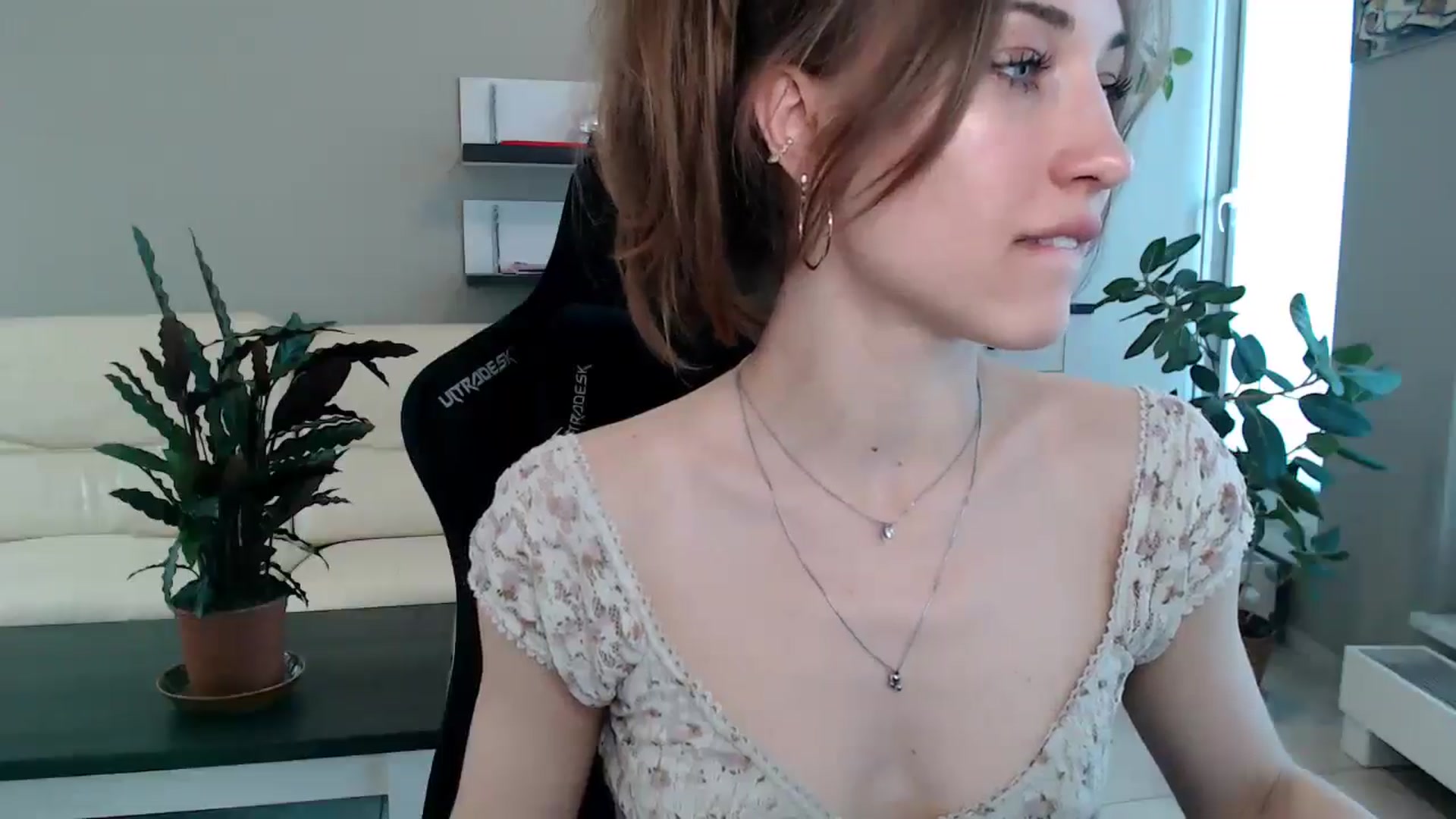Gallery image thumbnail from GalaxyAnisia's myfreecams stream on, 04/16/2025, 14:04 image 14 of 20