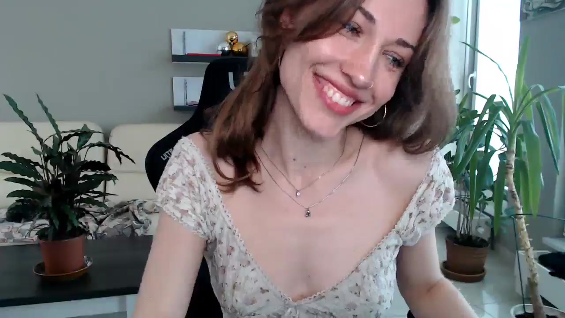 Gallery image thumbnail from GalaxyAnisia's myfreecams stream on, 04/21/2025, 13:33 image 6 of 20