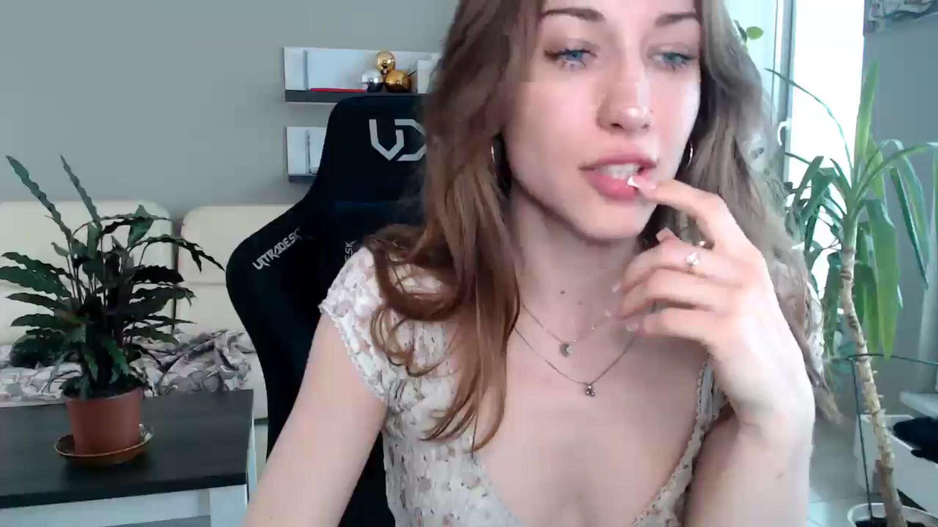 Gallery image thumbnail from GalaxyAnisia's myfreecams stream on, 04/21/2025, 13:33 image 7 of 20