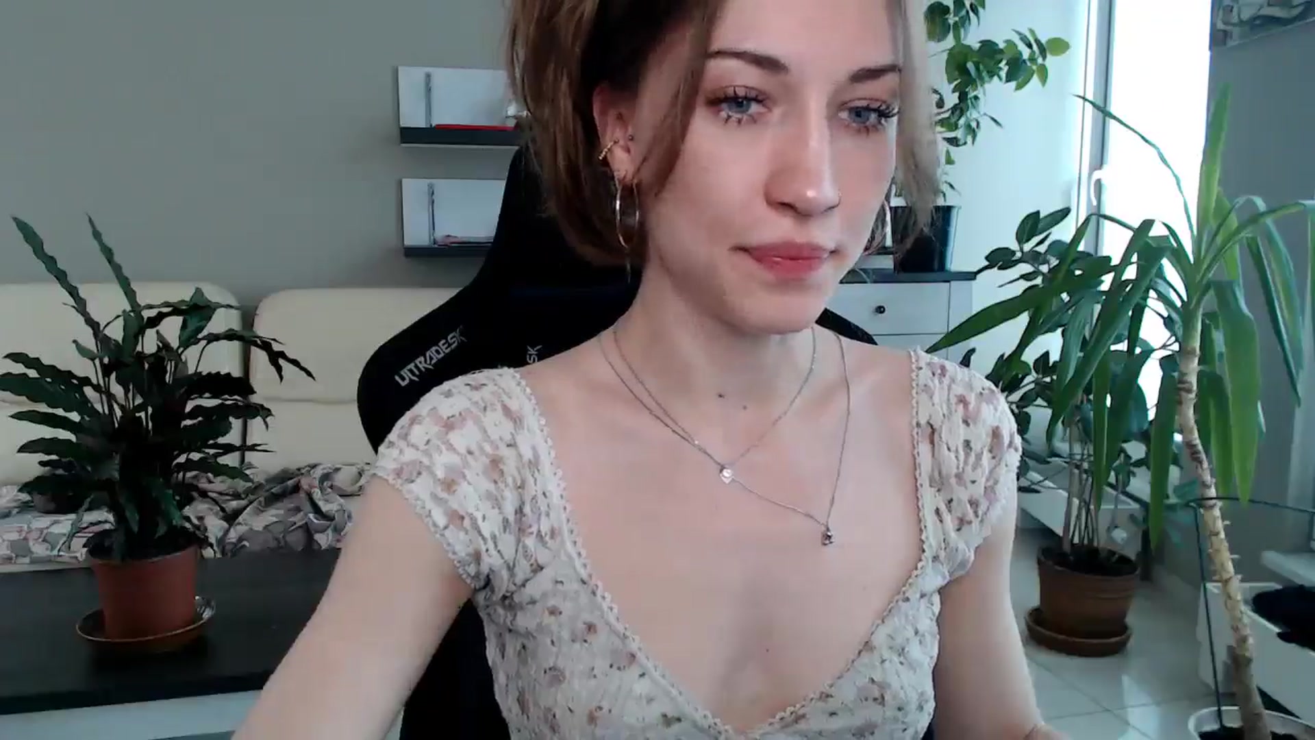 Gallery image thumbnail from GalaxyAnisia's myfreecams stream on, 04/21/2025, 13:33 image 18 of 20