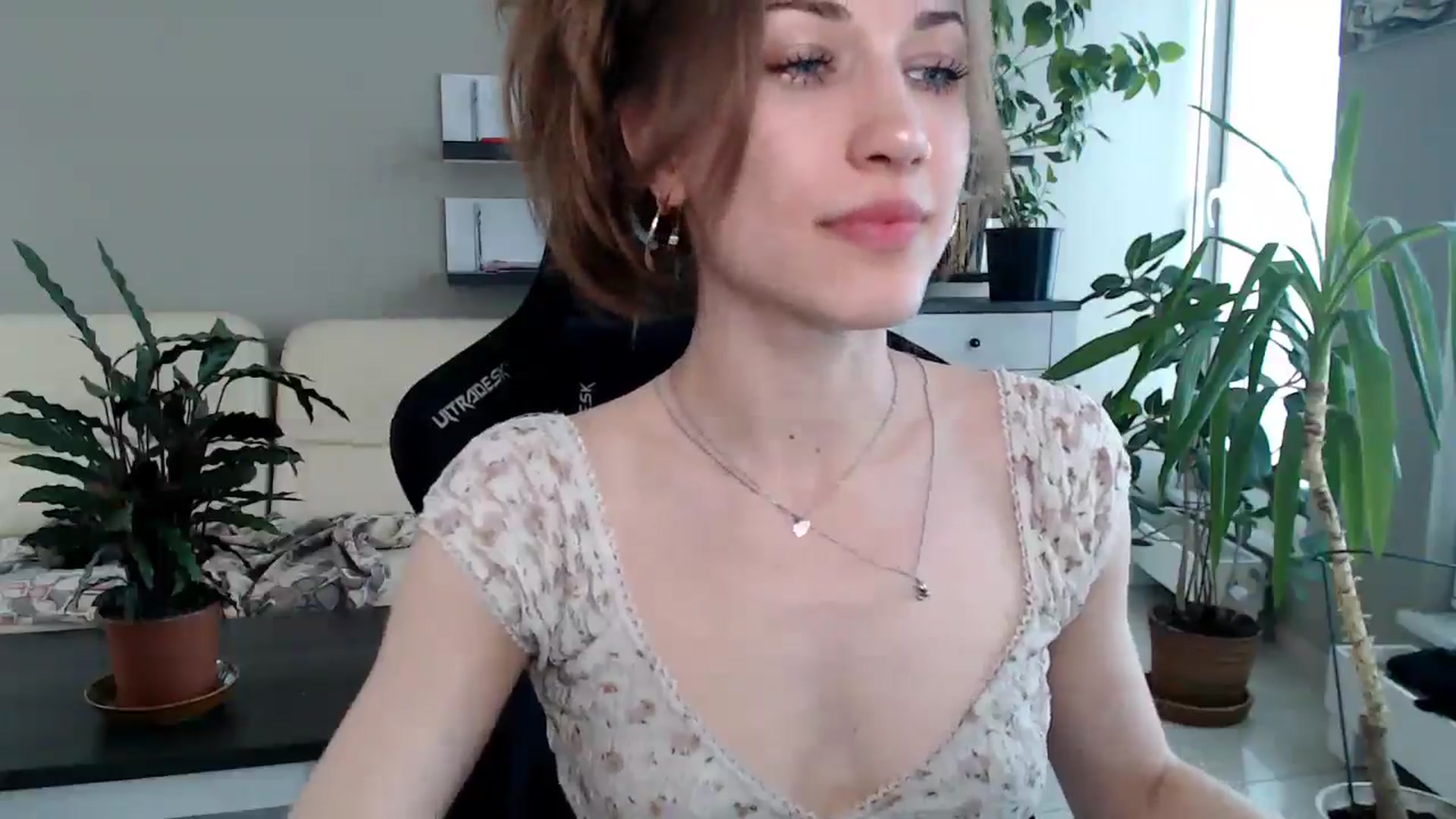 Gallery image thumbnail from GalaxyAnisia's myfreecams stream on, 04/21/2025, 13:33 image 17 of 20