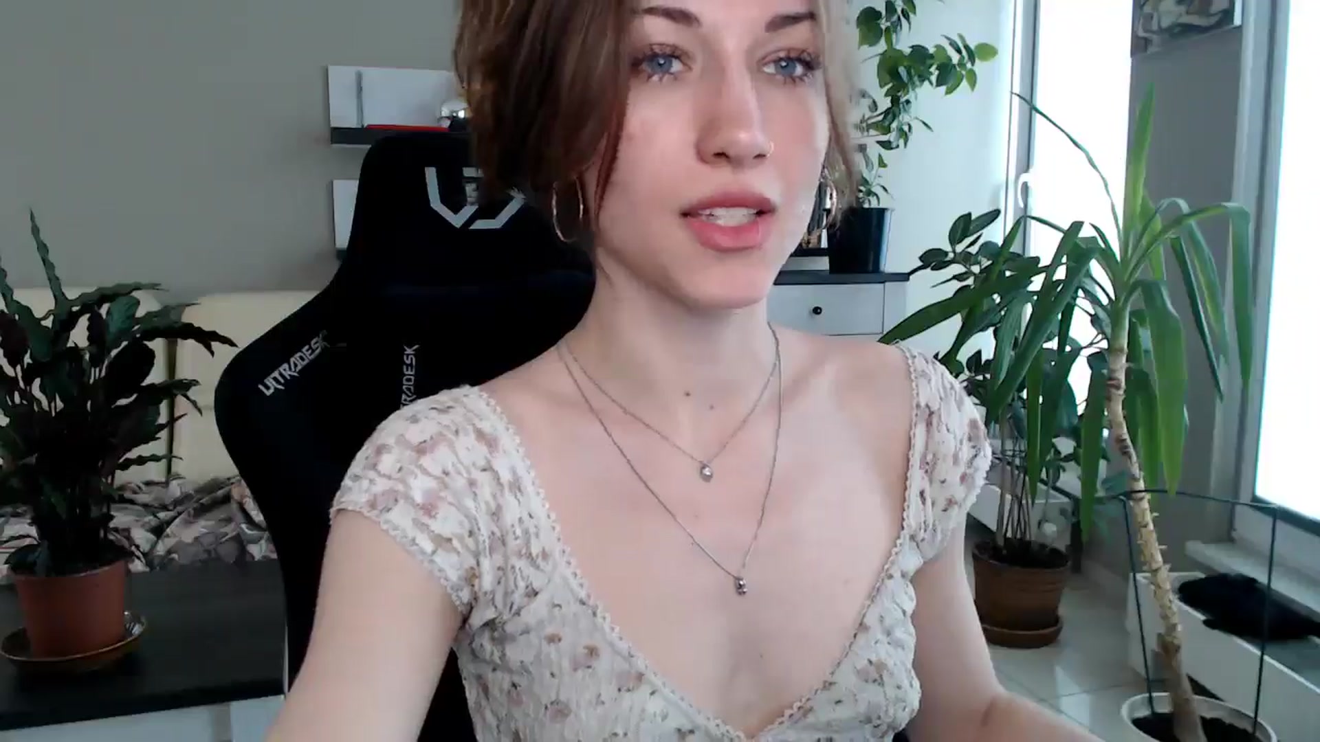 Gallery image thumbnail from GalaxyAnisia's myfreecams stream on, 04/21/2025, 15:04 image 9 of 20