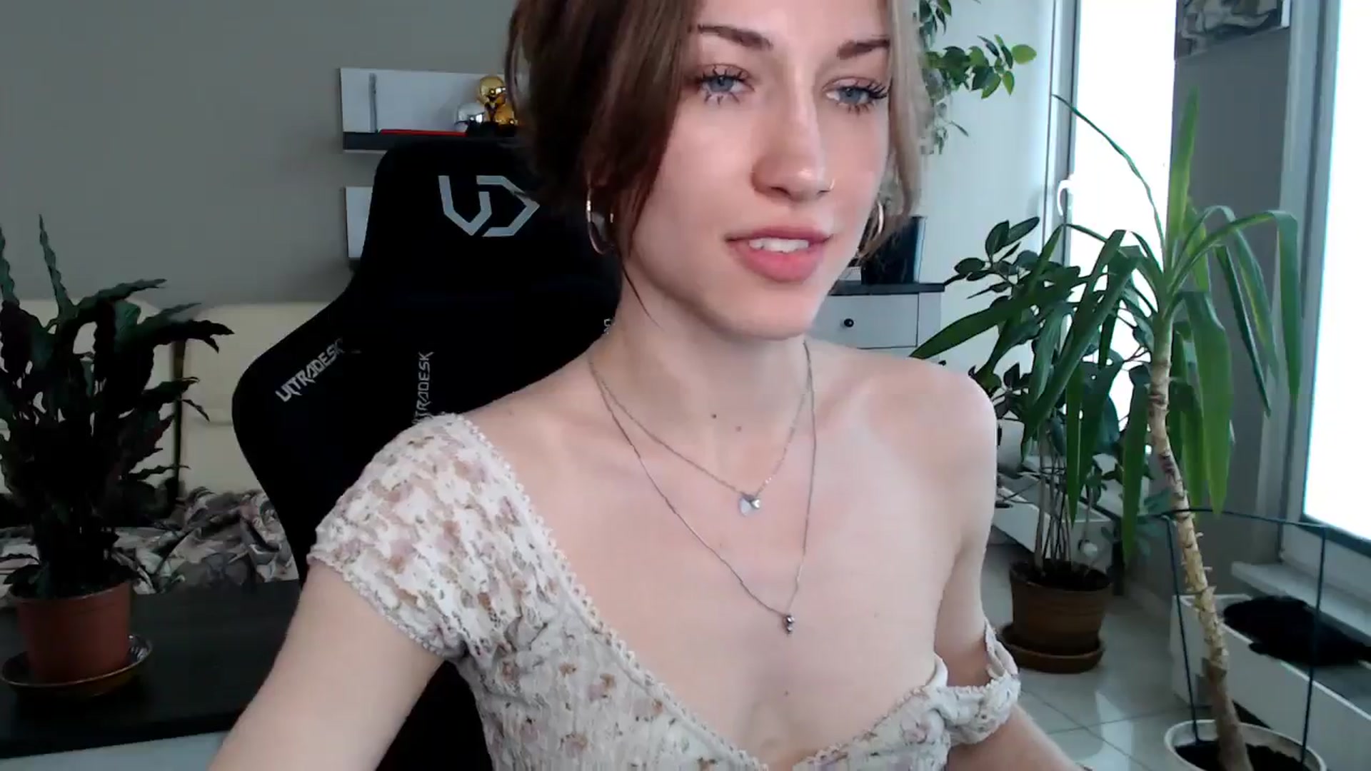 Gallery image thumbnail from GalaxyAnisia's myfreecams stream on, 04/21/2025, 15:04 image 20 of 20