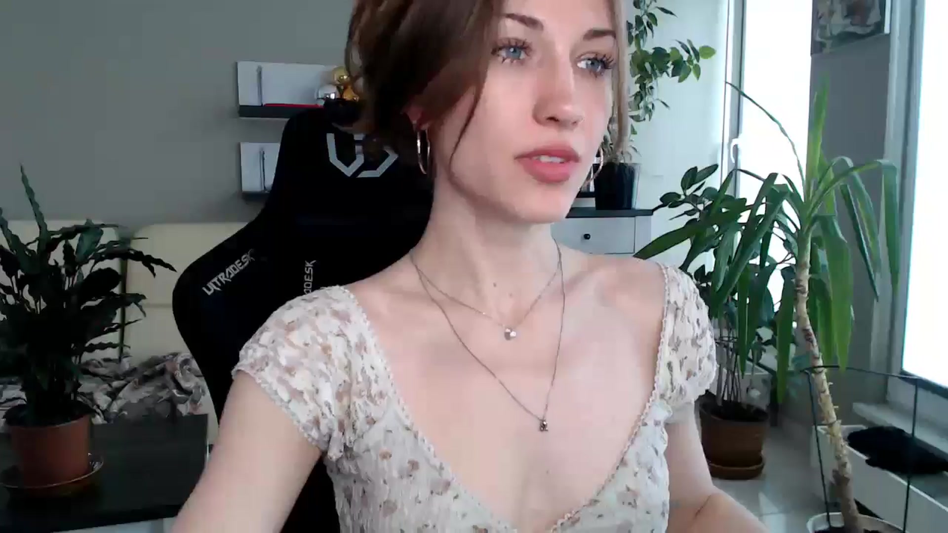 Gallery image thumbnail from GalaxyAnisia's myfreecams stream on, 04/21/2025, 15:04 image 3 of 20