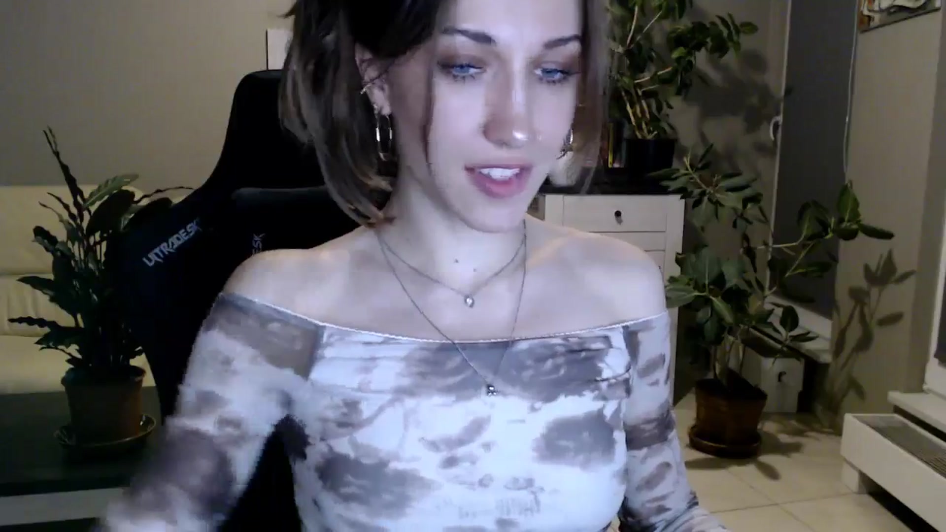Gallery image thumbnail from GalaxyAnisia's myfreecams stream on, 04/26/2025, 21:49 image 2 of 20