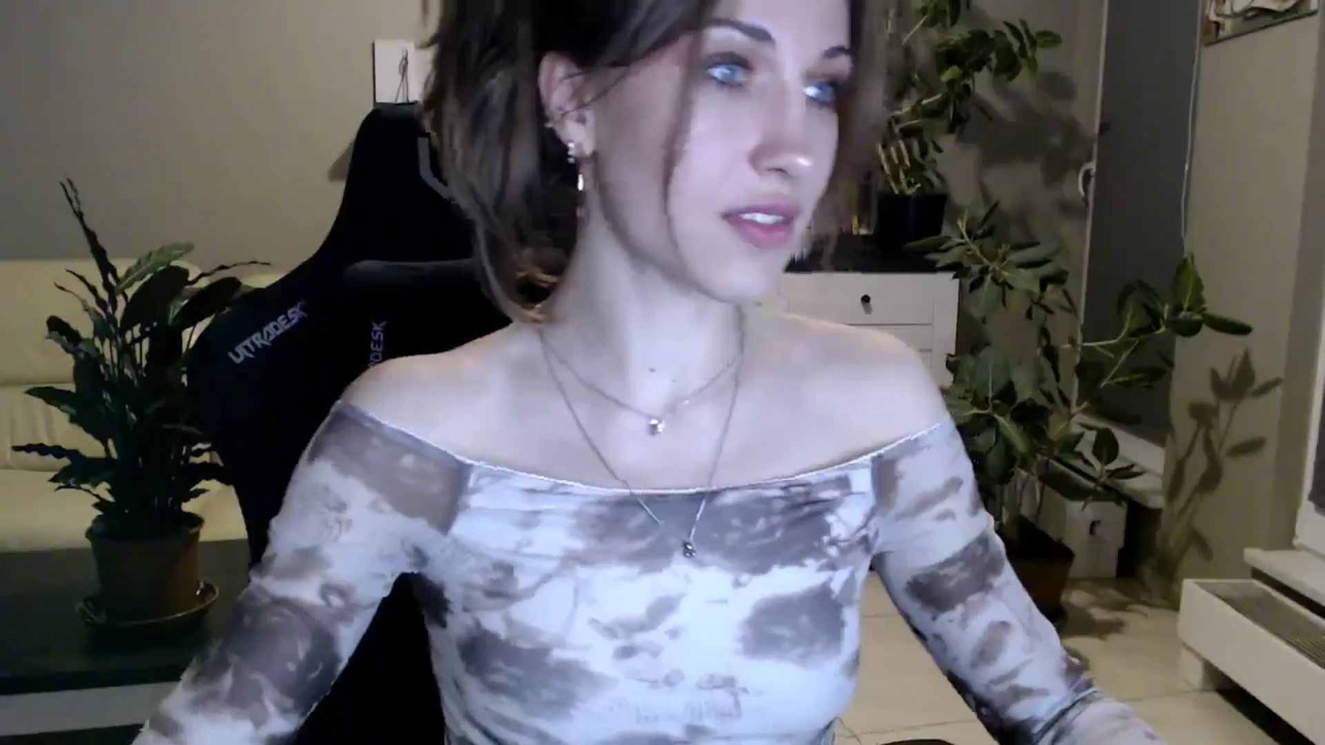 Gallery image thumbnail from GalaxyAnisia's myfreecams stream on, 04/26/2025, 21:49 image 4 of 20