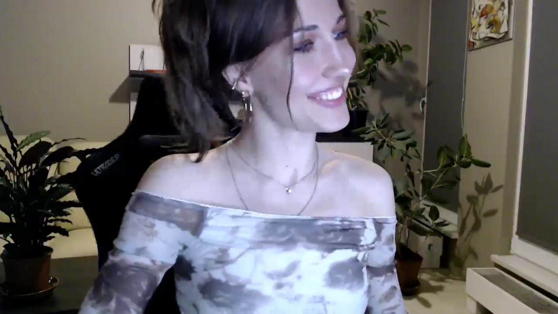 Gallery image thumbnail from GalaxyAnisia's myfreecams stream on, 04/26/2025, 22:30 image 3 of 20