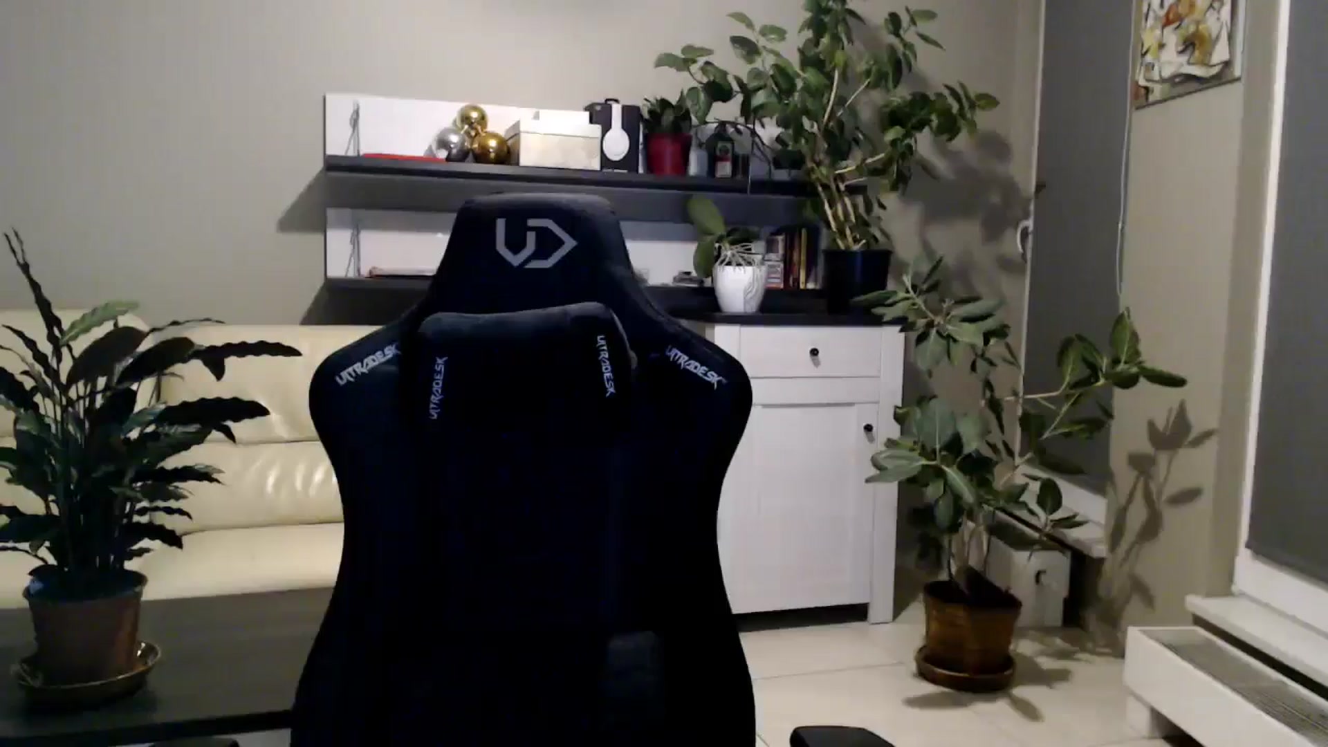 Gallery image thumbnail from GalaxyAnisia's myfreecams stream on, 04/26/2025, 22:59 image 2 of 20