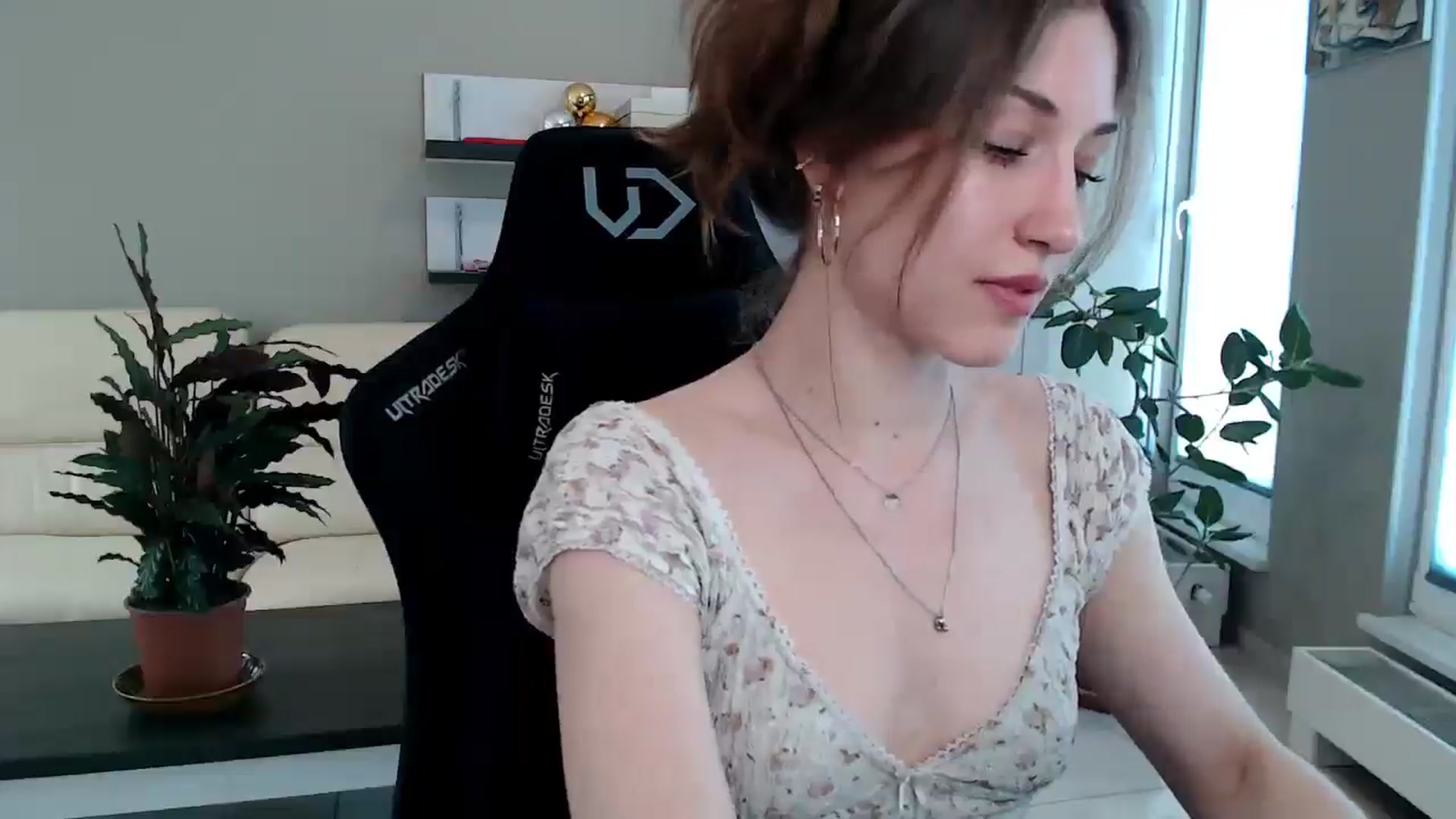Gallery image thumbnail from GalaxyAnisia's myfreecams stream on, 04/27/2025, 13:04 image 11 of 20
