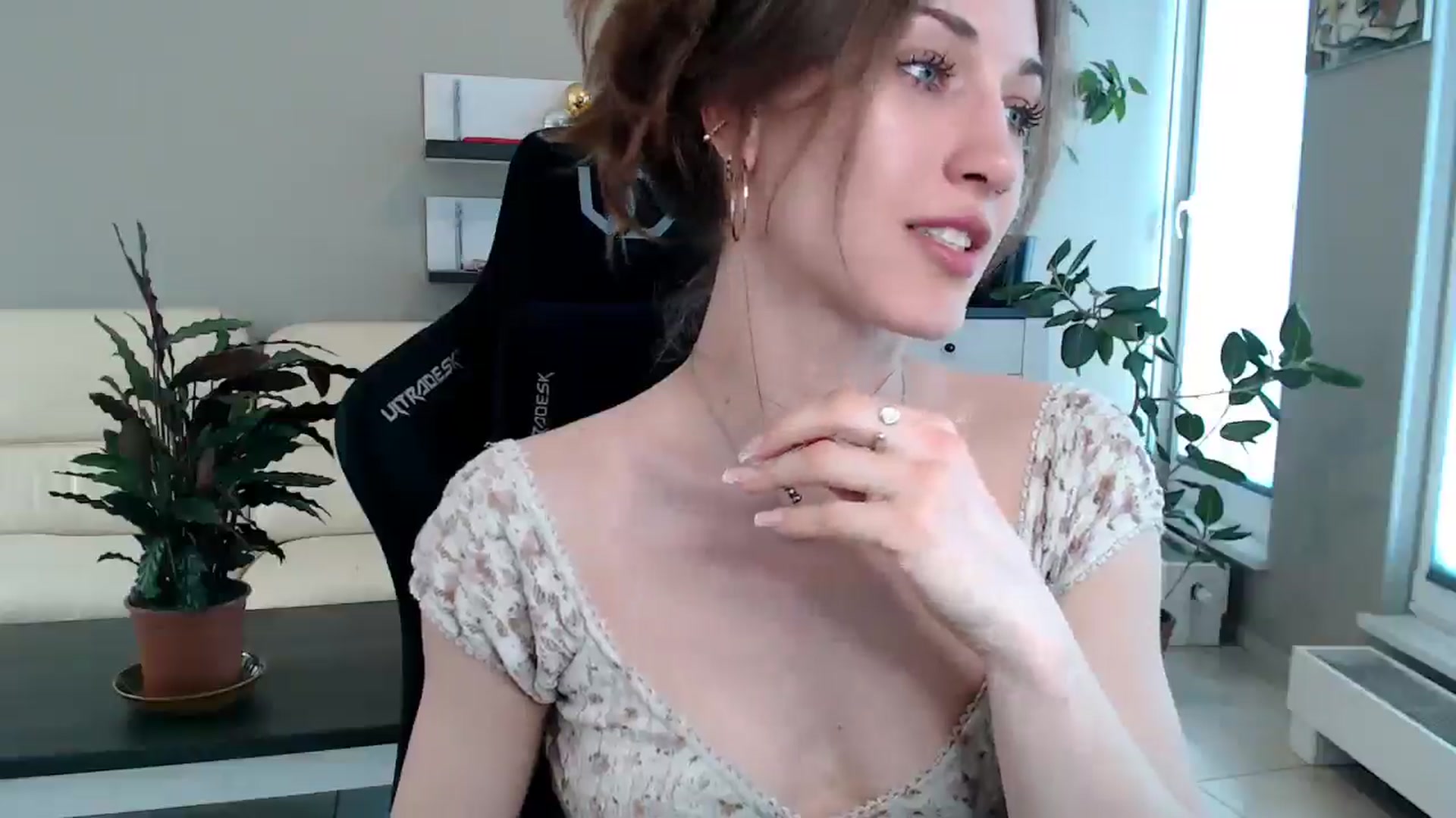 Gallery image thumbnail from GalaxyAnisia's myfreecams stream on, 04/27/2025, 13:04 image 10 of 20