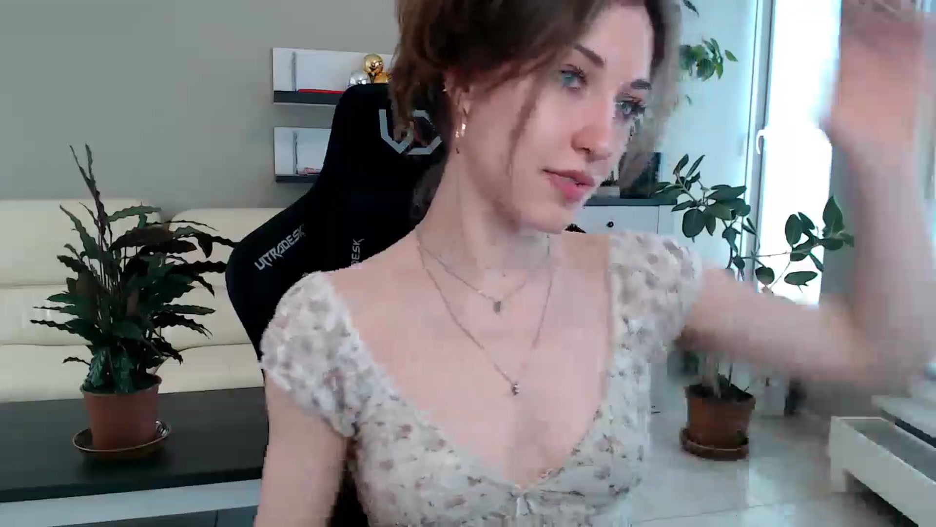 Gallery image thumbnail from GalaxyAnisia's myfreecams stream on, 04/27/2025, 13:04 image 5 of 20