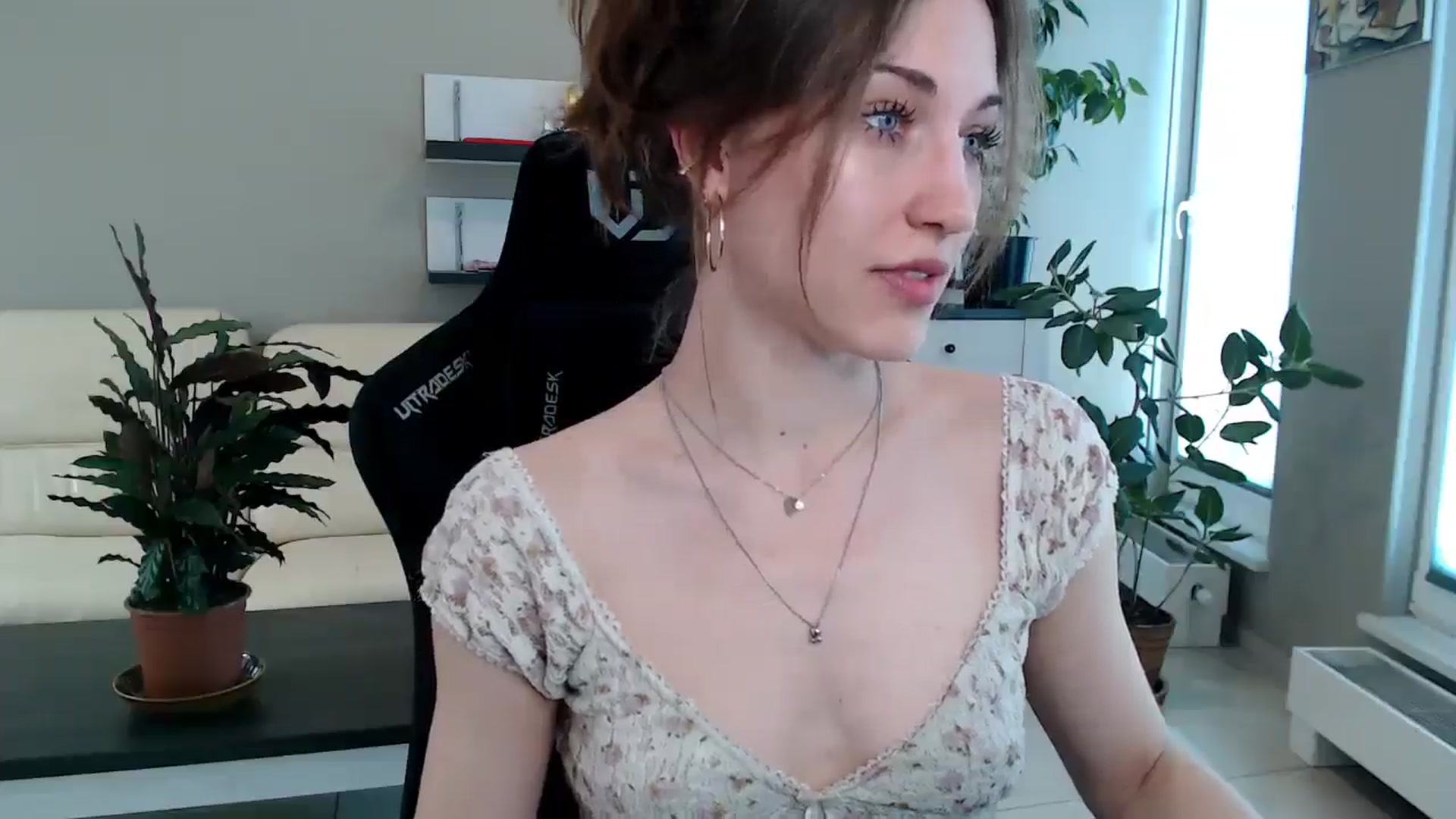 Gallery image thumbnail from GalaxyAnisia's myfreecams stream on, 04/27/2025, 13:04 image 7 of 20
