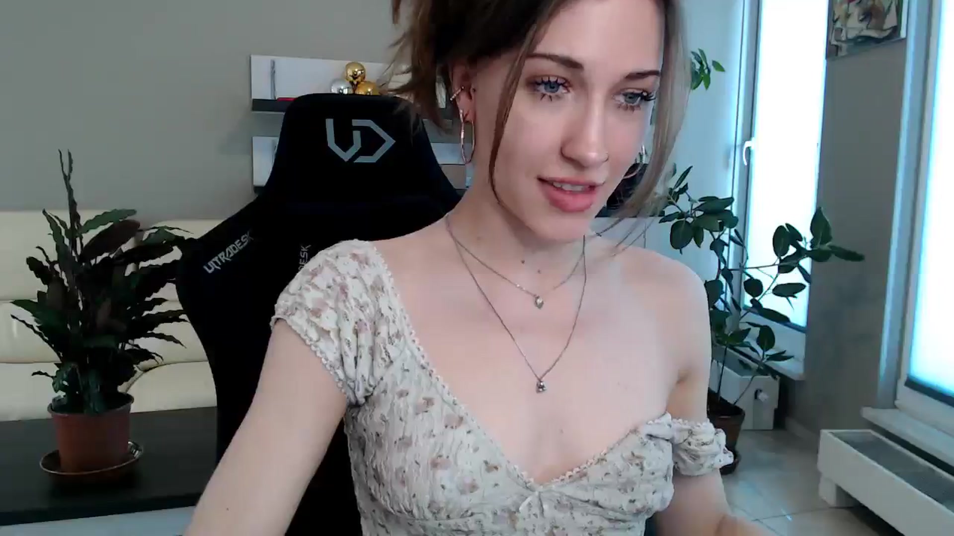 Gallery image thumbnail from GalaxyAnisia's myfreecams stream on, 04/27/2025, 13:52 image 17 of 20