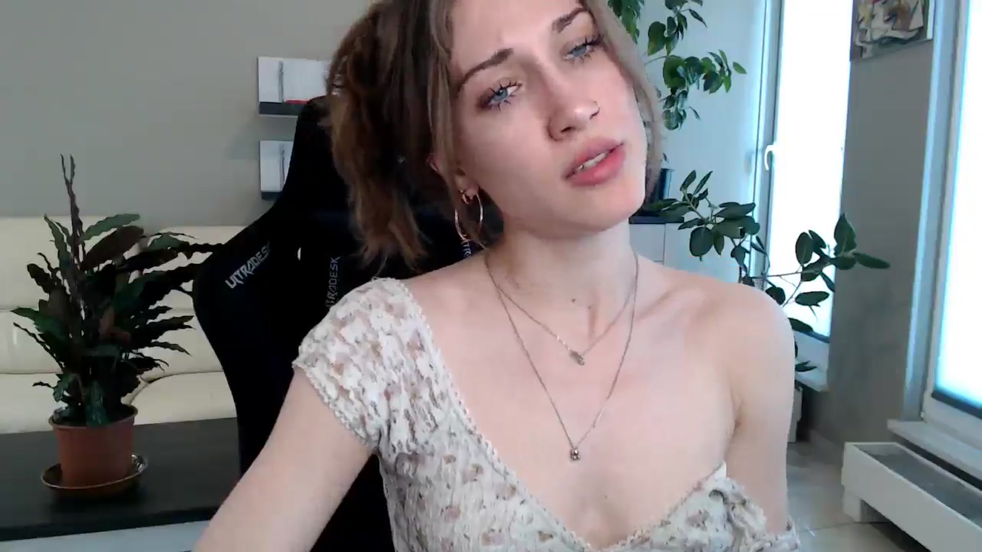 Gallery image thumbnail from GalaxyAnisia's myfreecams stream on, 04/27/2025, 14:11 image 2 of 20