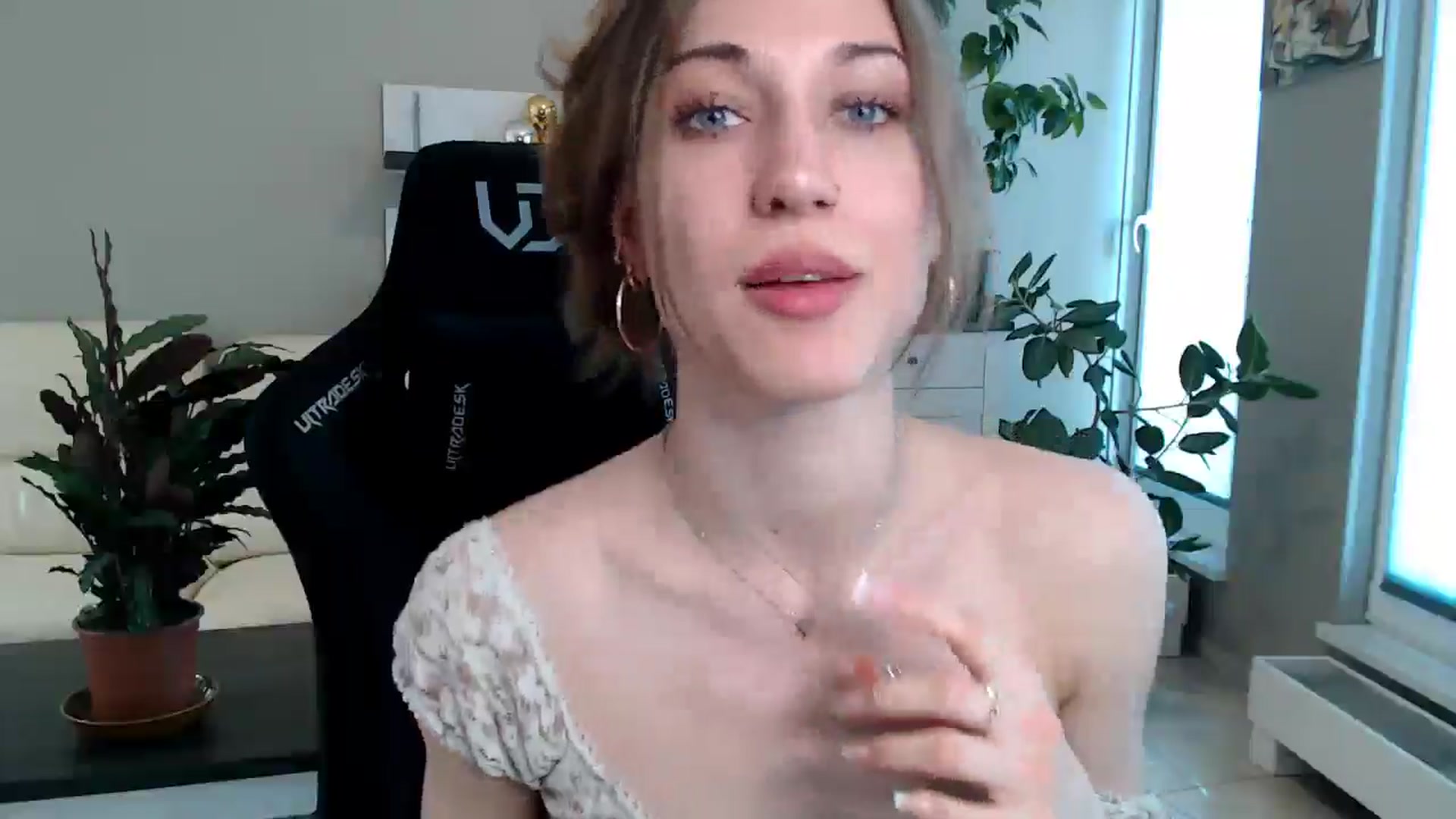 Gallery image thumbnail from GalaxyAnisia's myfreecams stream on, 04/27/2025, 14:11 image 16 of 20