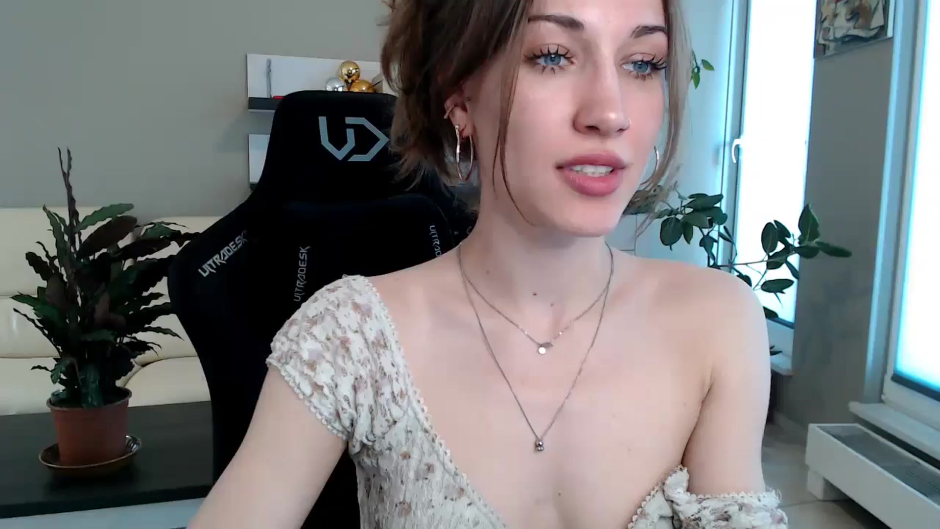Gallery image thumbnail from GalaxyAnisia's myfreecams stream on, 04/27/2025, 14:11 image 8 of 20