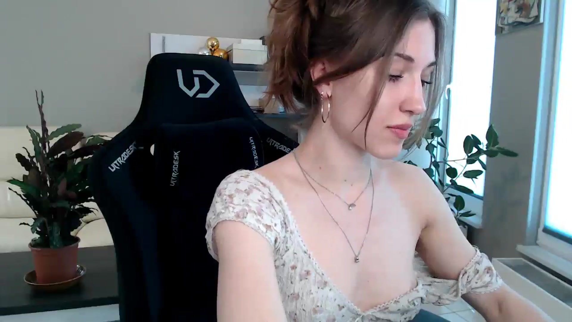 Gallery image thumbnail from GalaxyAnisia's myfreecams stream on, 04/27/2025, 14:11 image 12 of 20