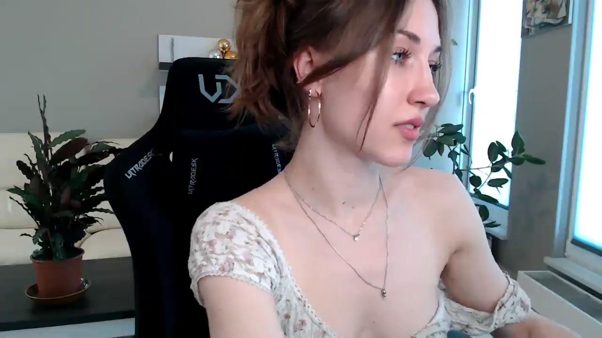 Gallery image thumbnail from GalaxyAnisia's myfreecams stream on, 04/27/2025, 14:11 image 18 of 20