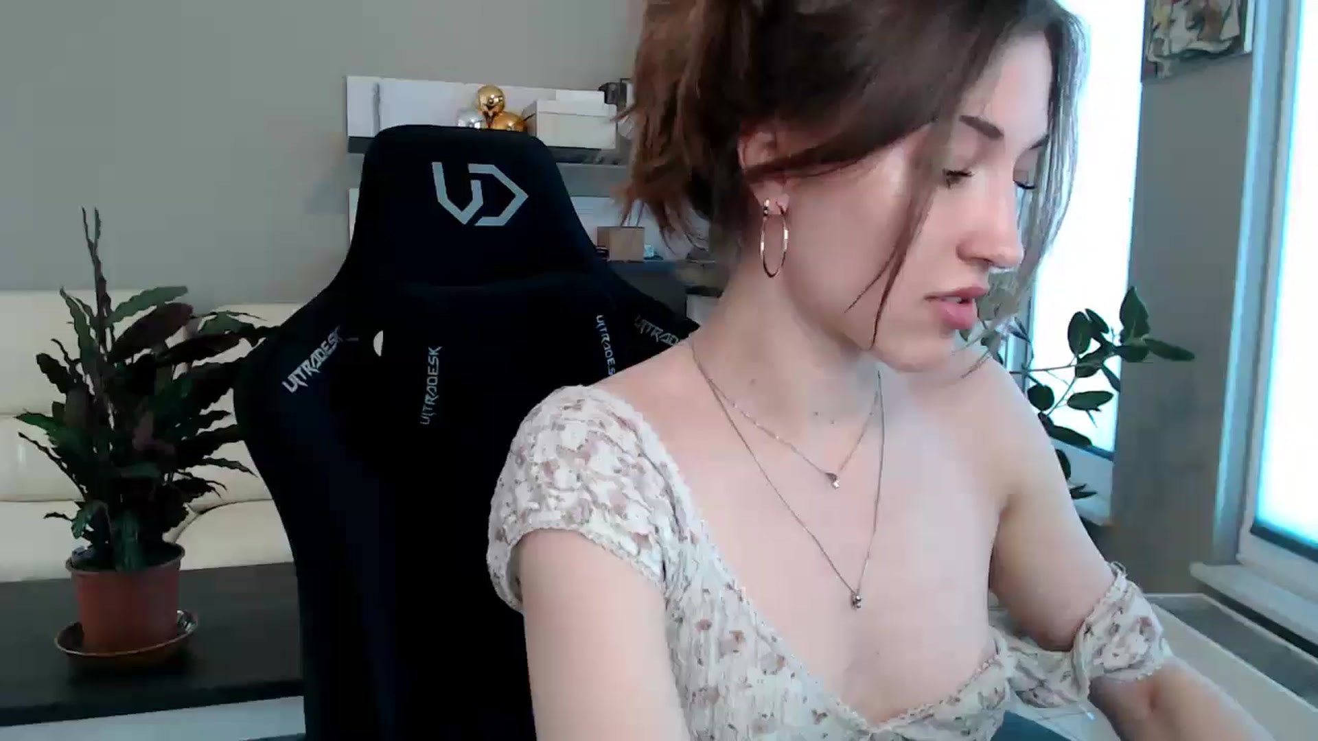 Gallery image thumbnail from GalaxyAnisia's myfreecams stream on, 04/27/2025, 14:11 image 5 of 20
