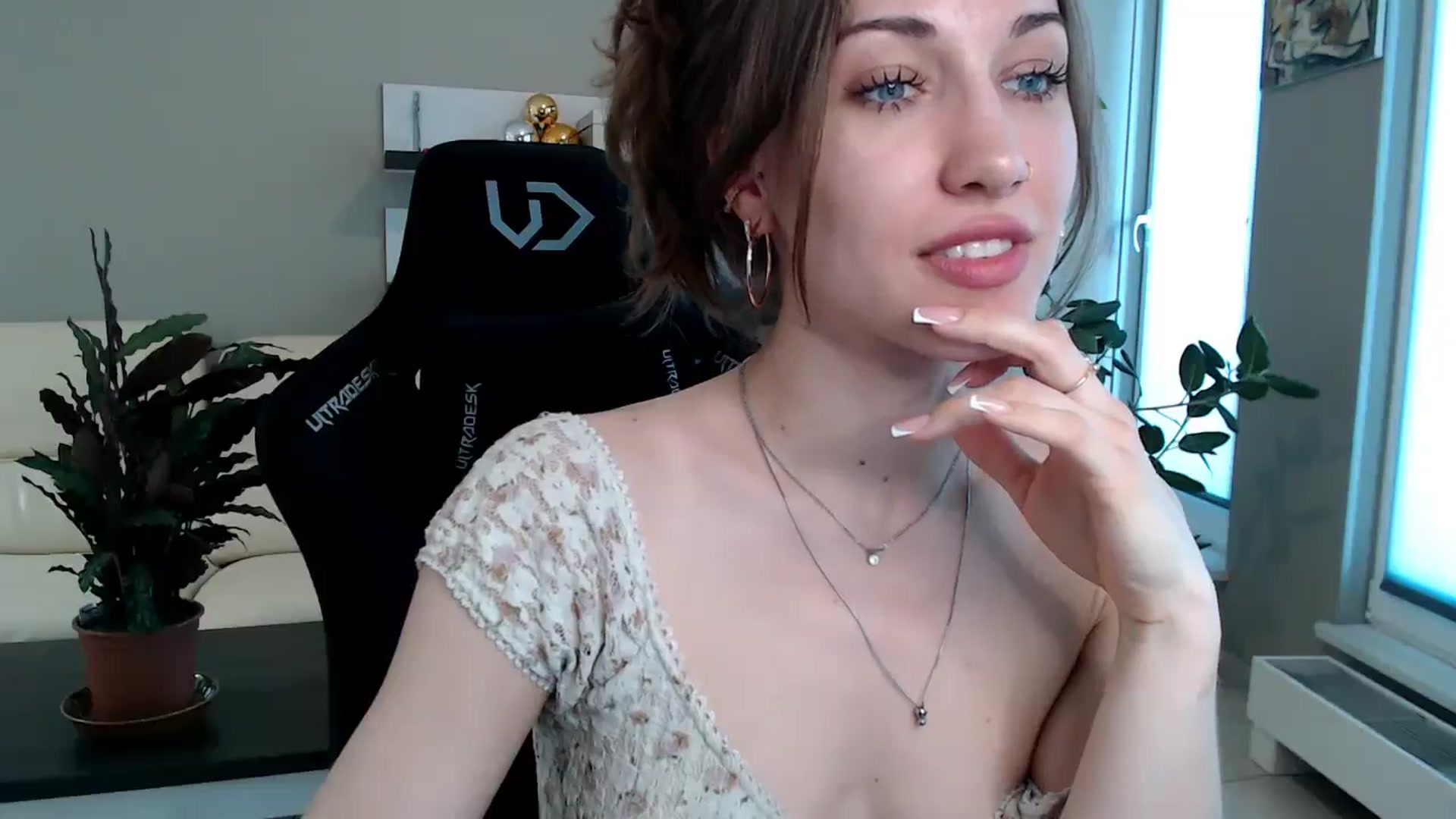 Gallery image thumbnail from GalaxyAnisia's myfreecams stream on, 04/27/2025, 14:11 image 17 of 20