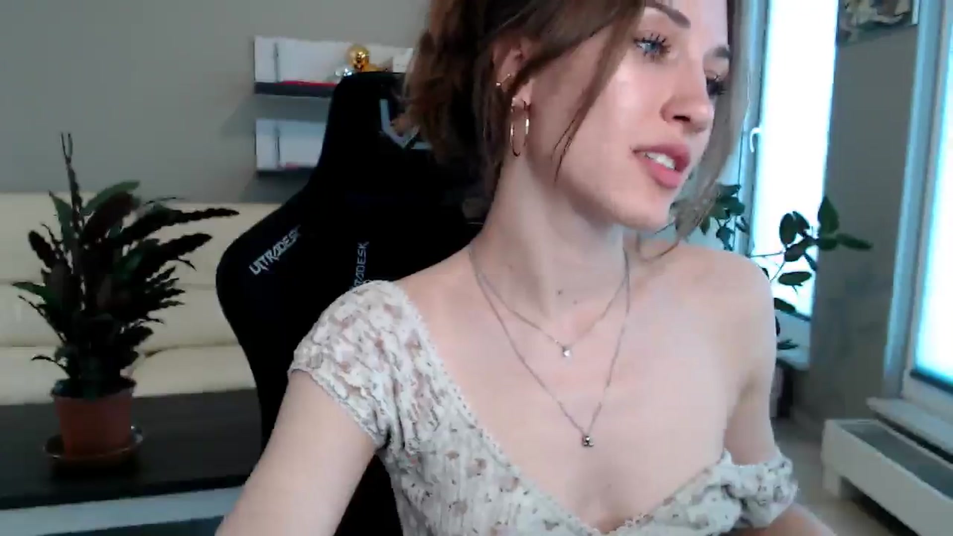 Gallery image thumbnail from GalaxyAnisia's myfreecams stream on, 04/27/2025, 15:29 image 11 of 20