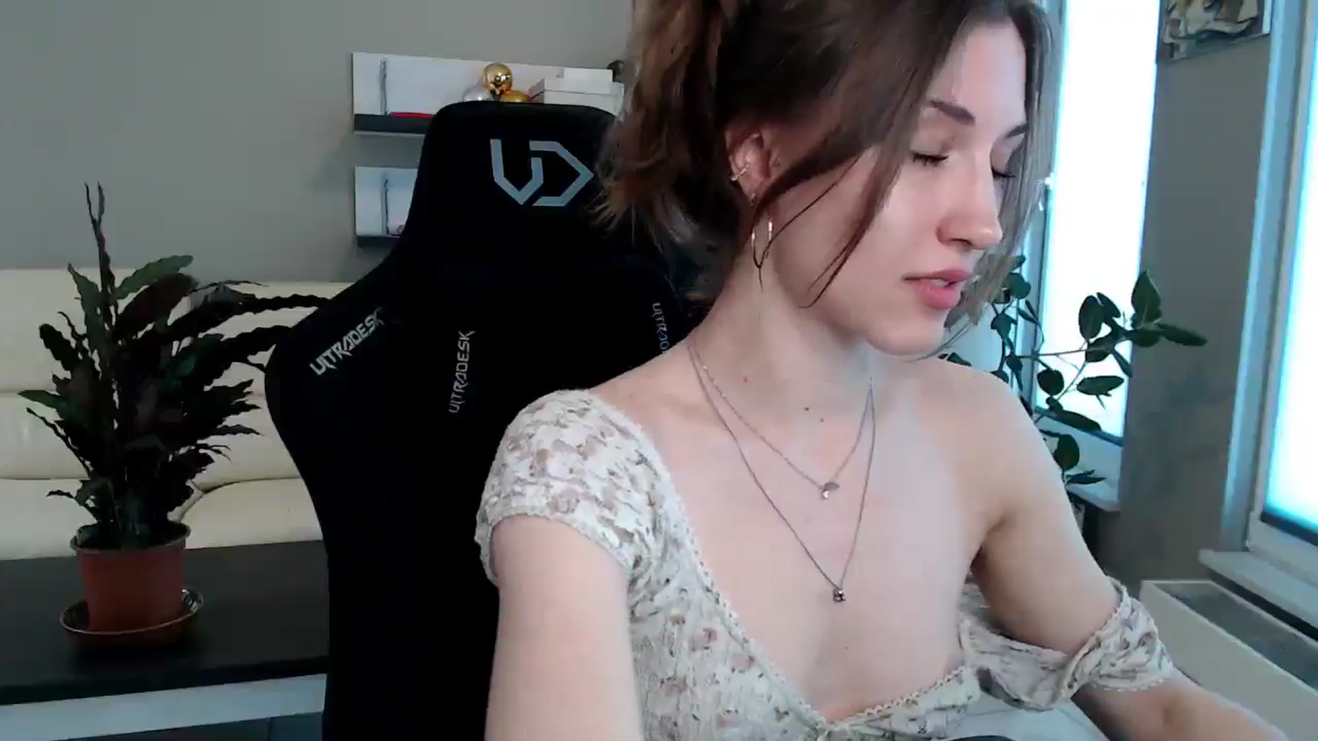 Gallery image thumbnail from GalaxyAnisia's myfreecams stream on, 04/27/2025, 15:29 image 4 of 20