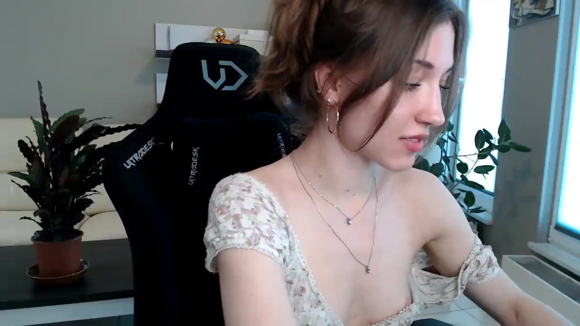 Gallery image thumbnail from GalaxyAnisia's myfreecams stream on, 04/27/2025, 15:29 image 18 of 20