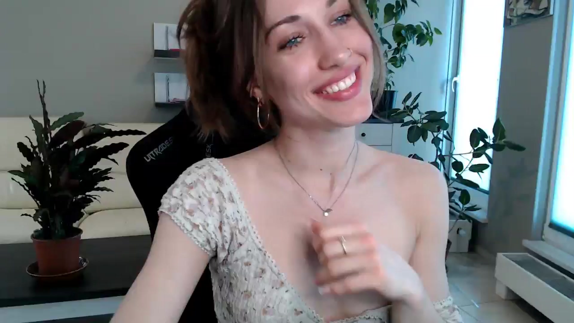 Gallery image thumbnail from GalaxyAnisia's myfreecams stream on, 04/27/2025, 15:29 image 1 of 20
