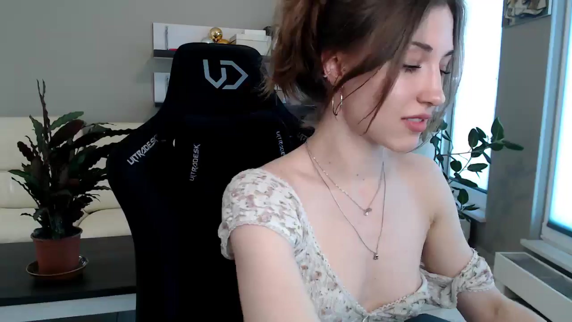 Gallery image thumbnail from GalaxyAnisia's myfreecams stream on, 04/27/2025, 15:29 image 2 of 20
