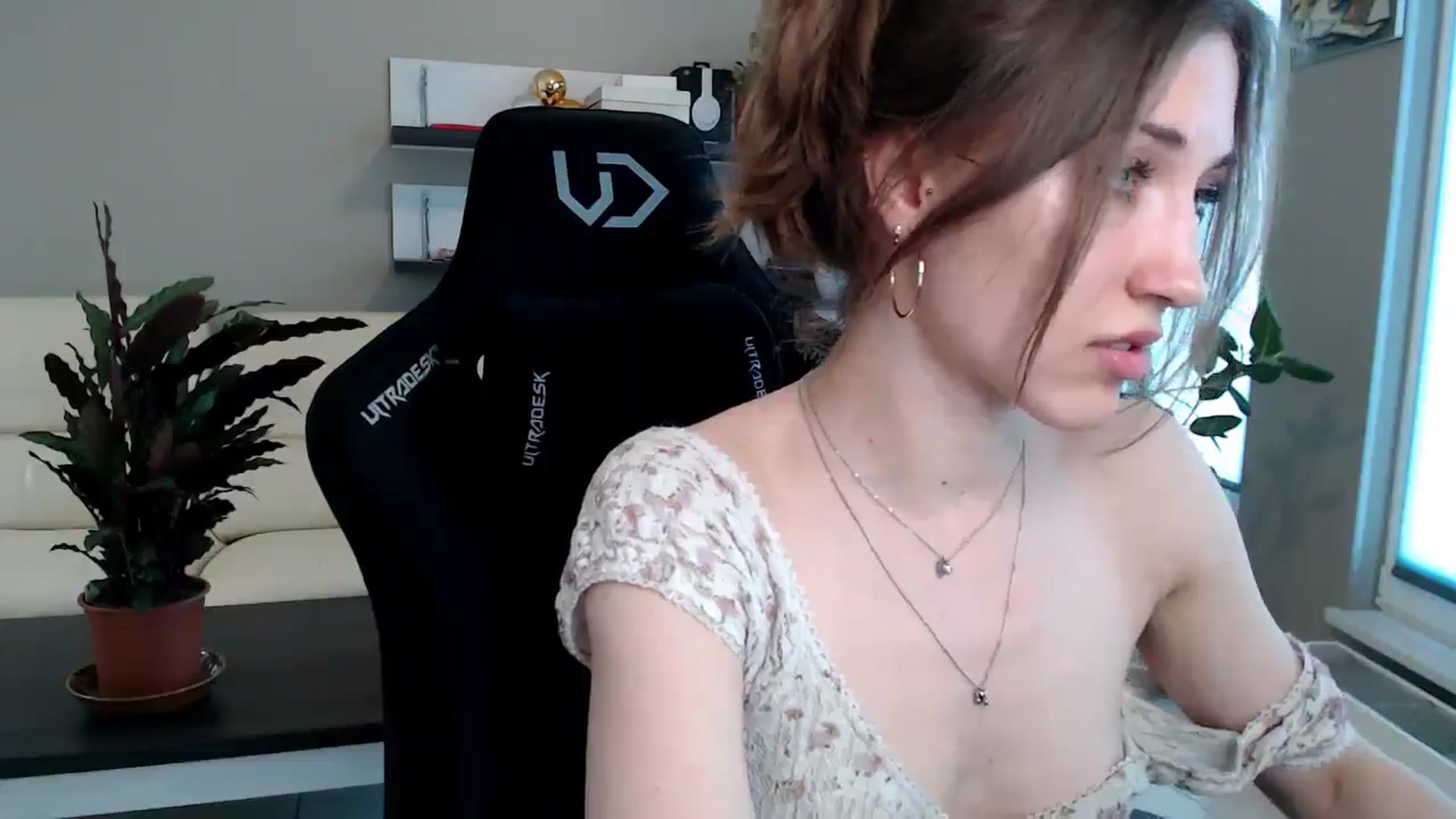 Gallery image thumbnail from GalaxyAnisia's myfreecams stream on, 04/27/2025, 15:29 image 12 of 20