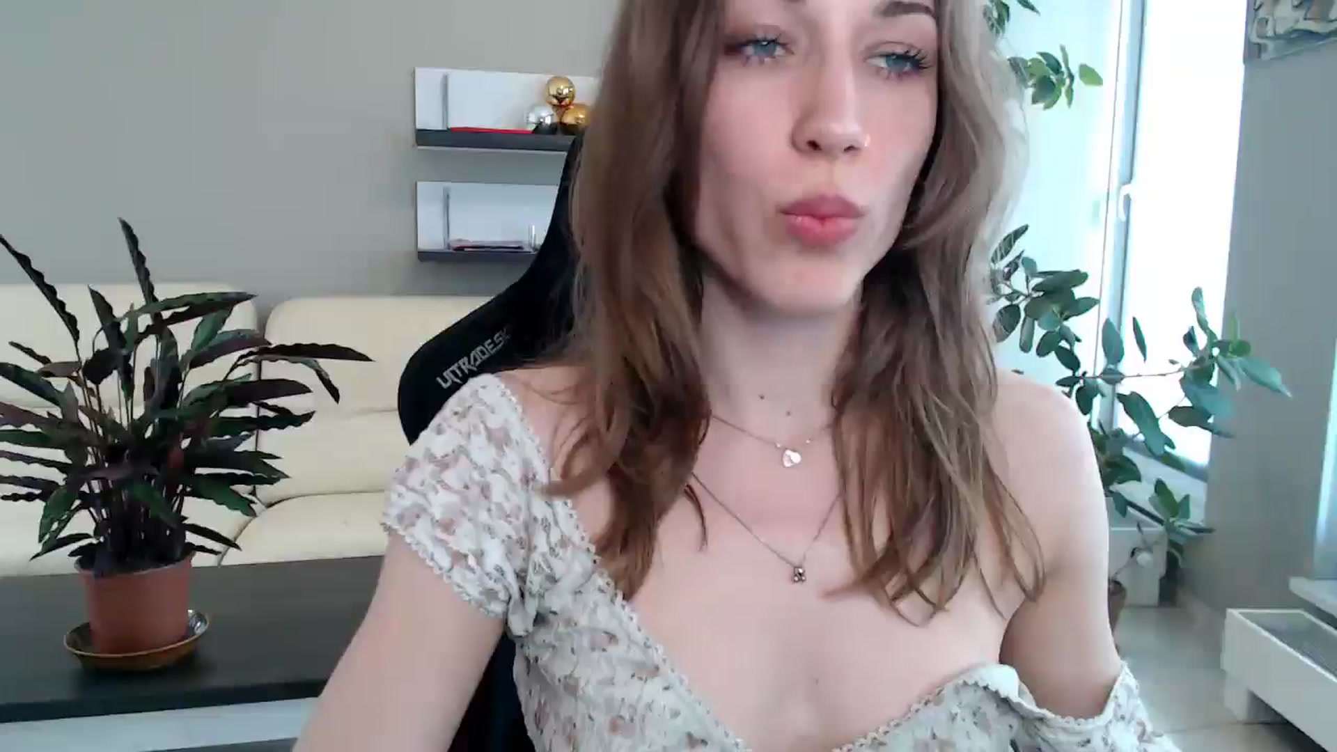 Gallery image thumbnail from GalaxyAnisia's myfreecams stream on, 05/06/2025, 14:52 image 6 of 20
