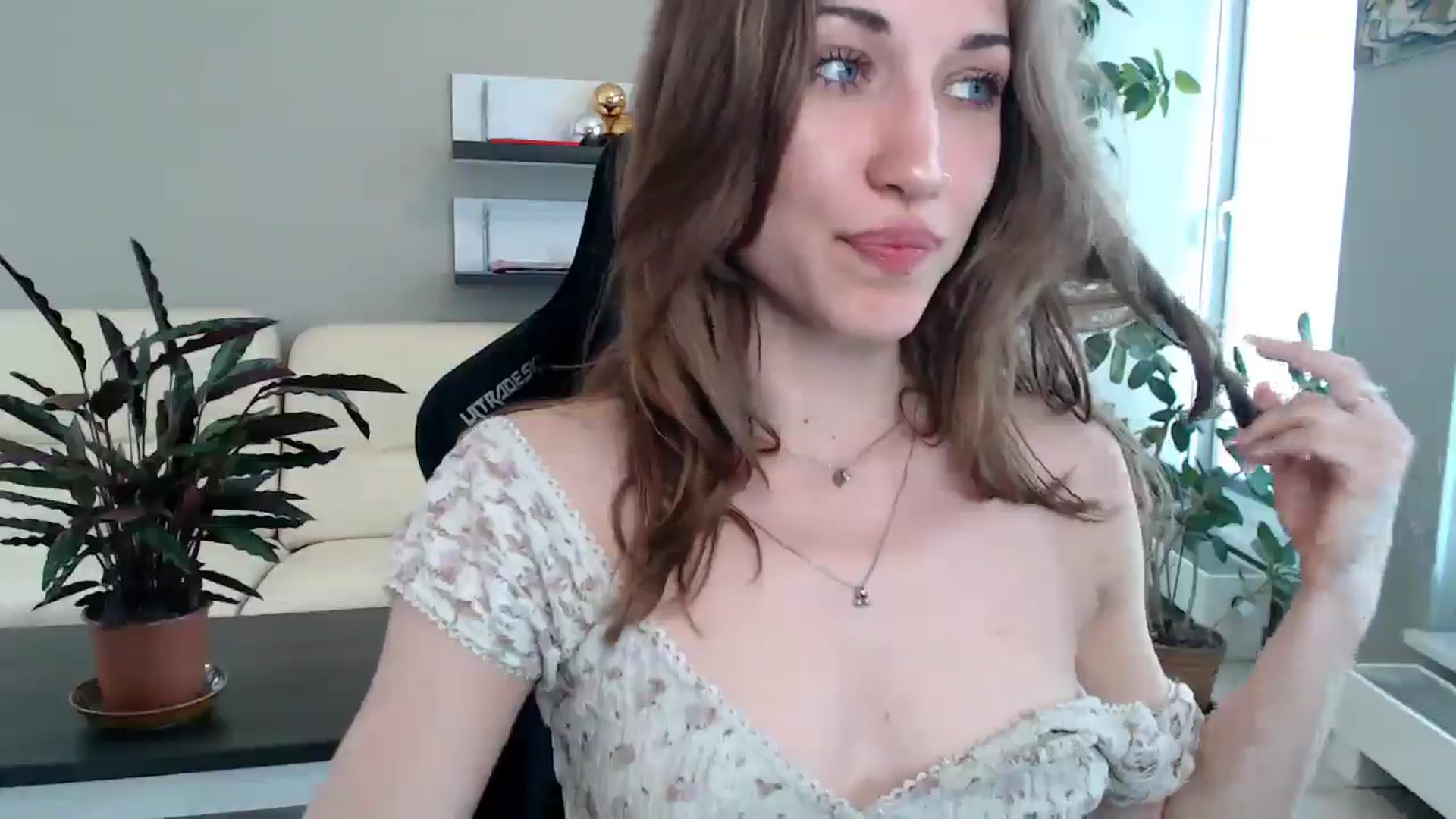 Gallery image thumbnail from GalaxyAnisia's myfreecams stream on, 05/06/2025, 14:52 image 8 of 20