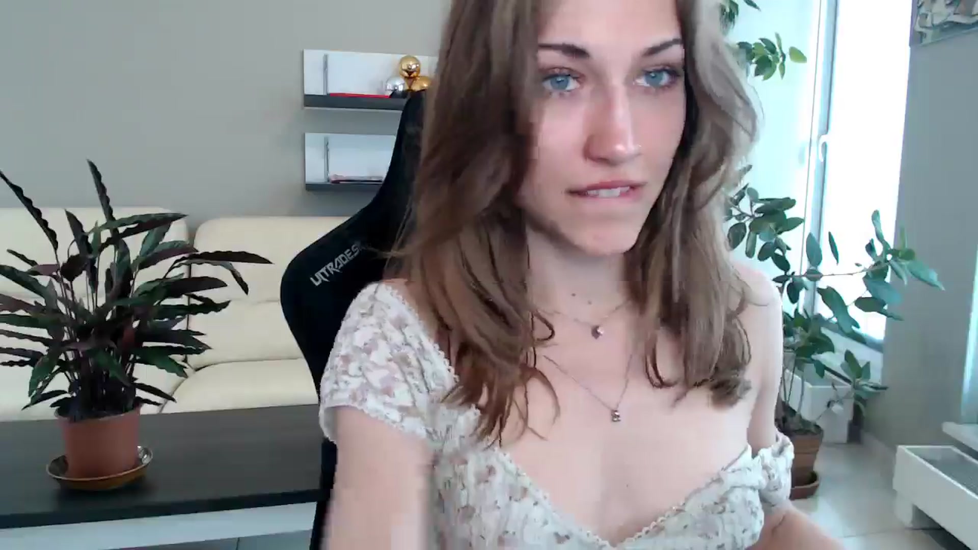 Gallery image thumbnail from GalaxyAnisia's myfreecams stream on, 05/06/2025, 14:52 image 9 of 20
