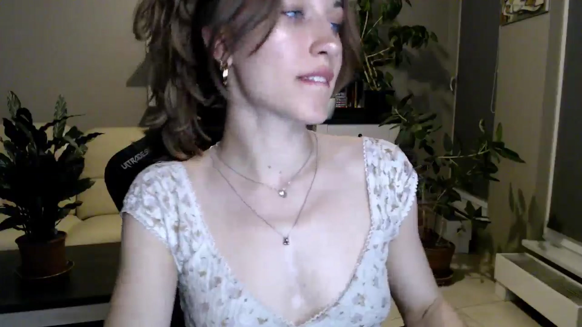 Gallery image thumbnail from GalaxyAnisia's myfreecams stream on, 05/10/2025, 23:10 image 4 of 20
